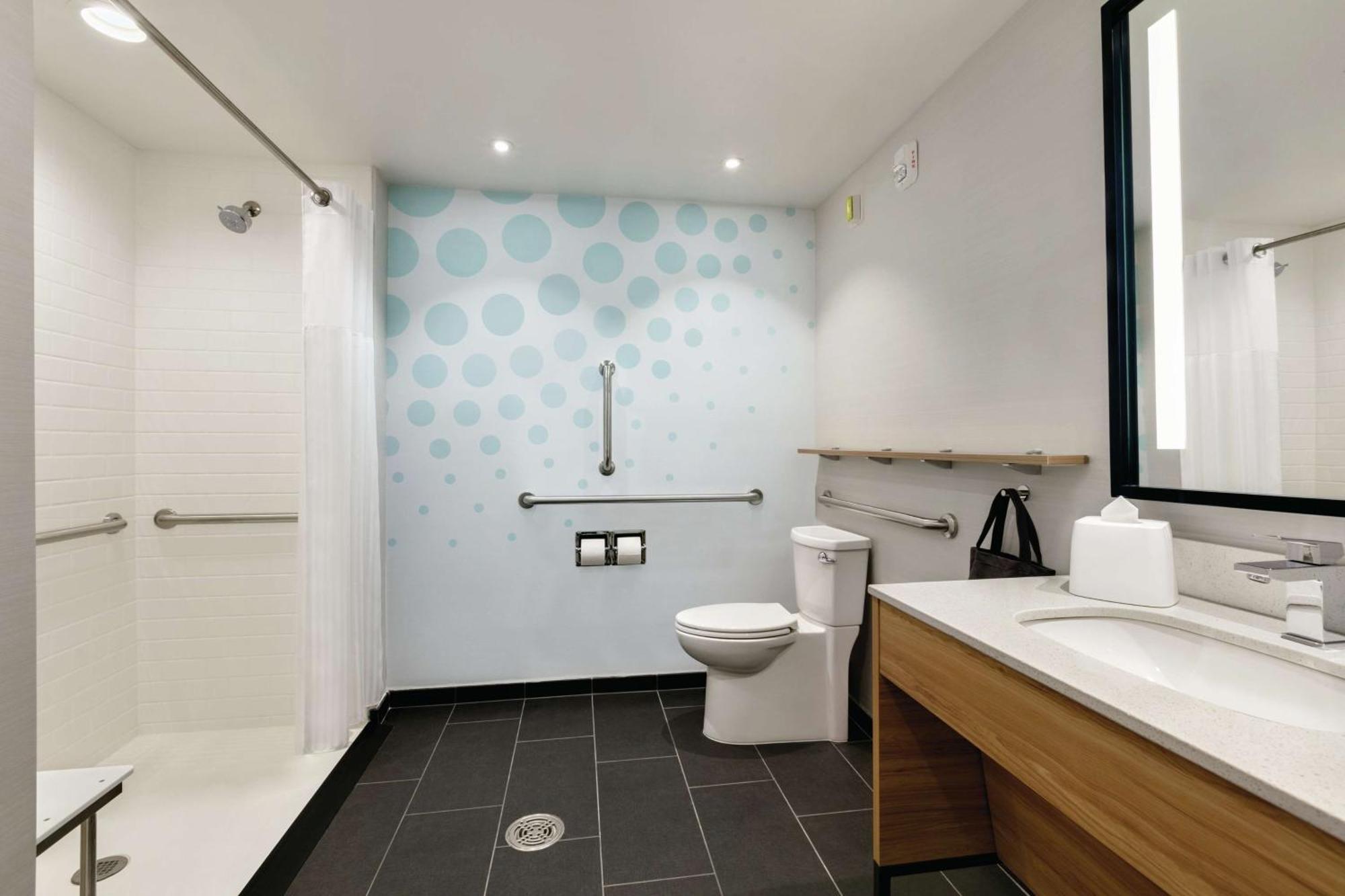 Tru By Hilton Ayrsley Hotel