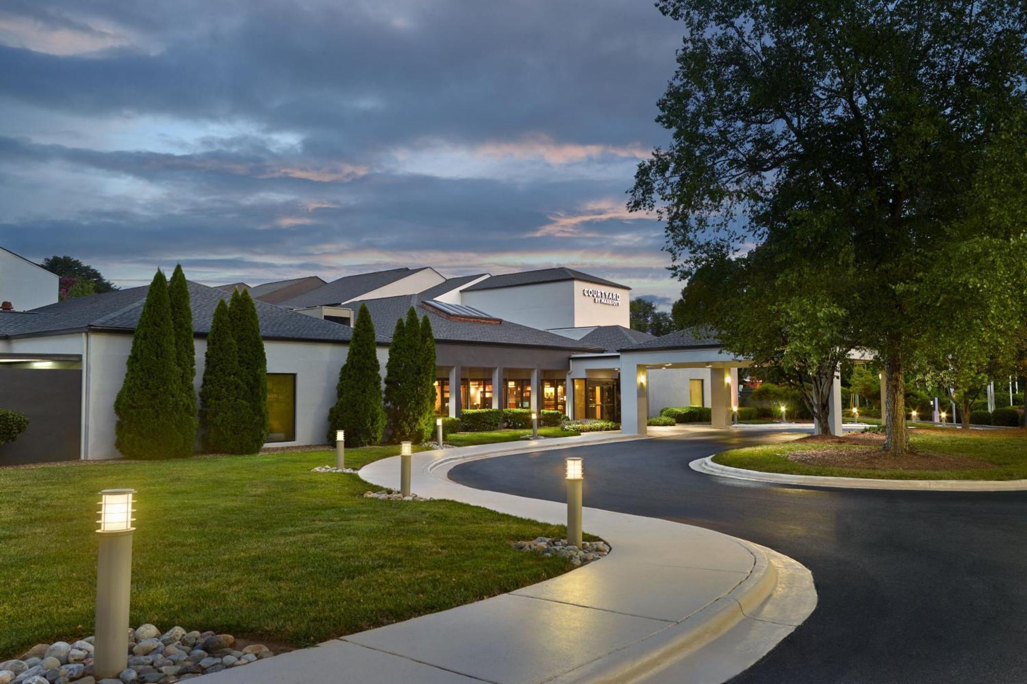 Courtyard Arrowood 3*