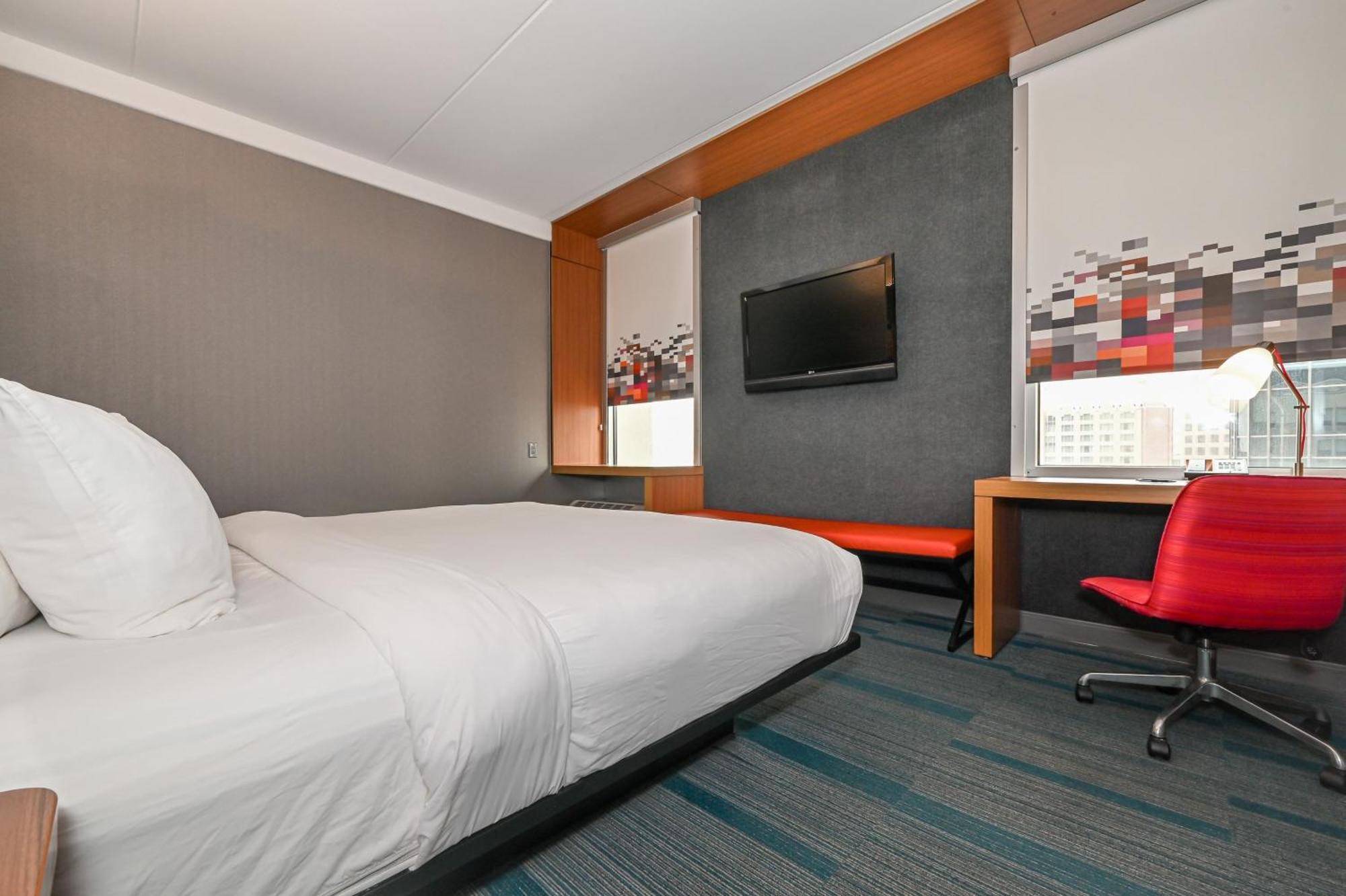 Hotel Aloft Center