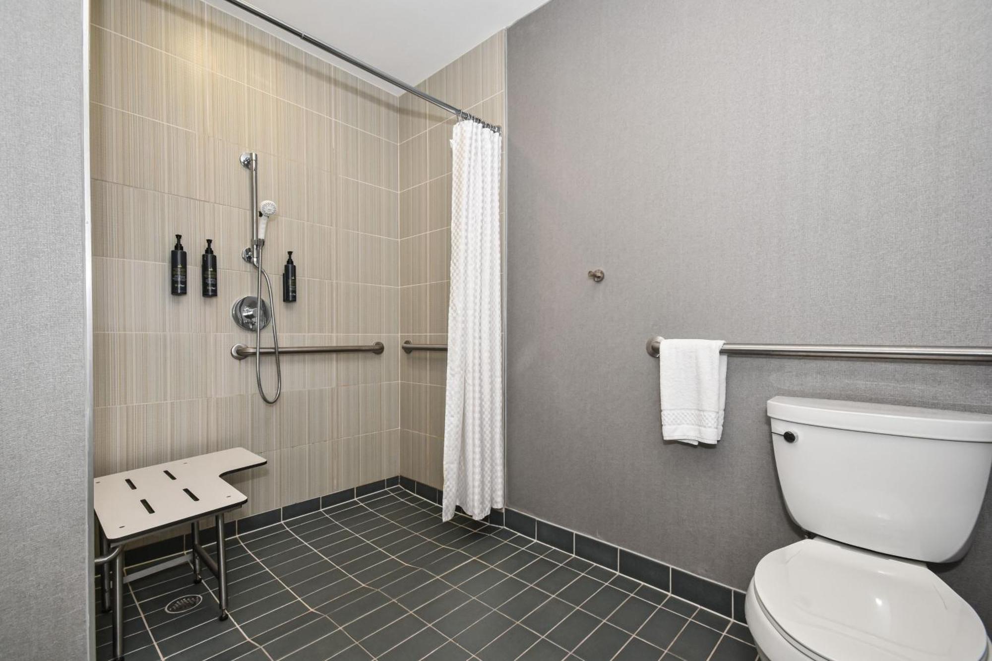 Aloft Center Hotel