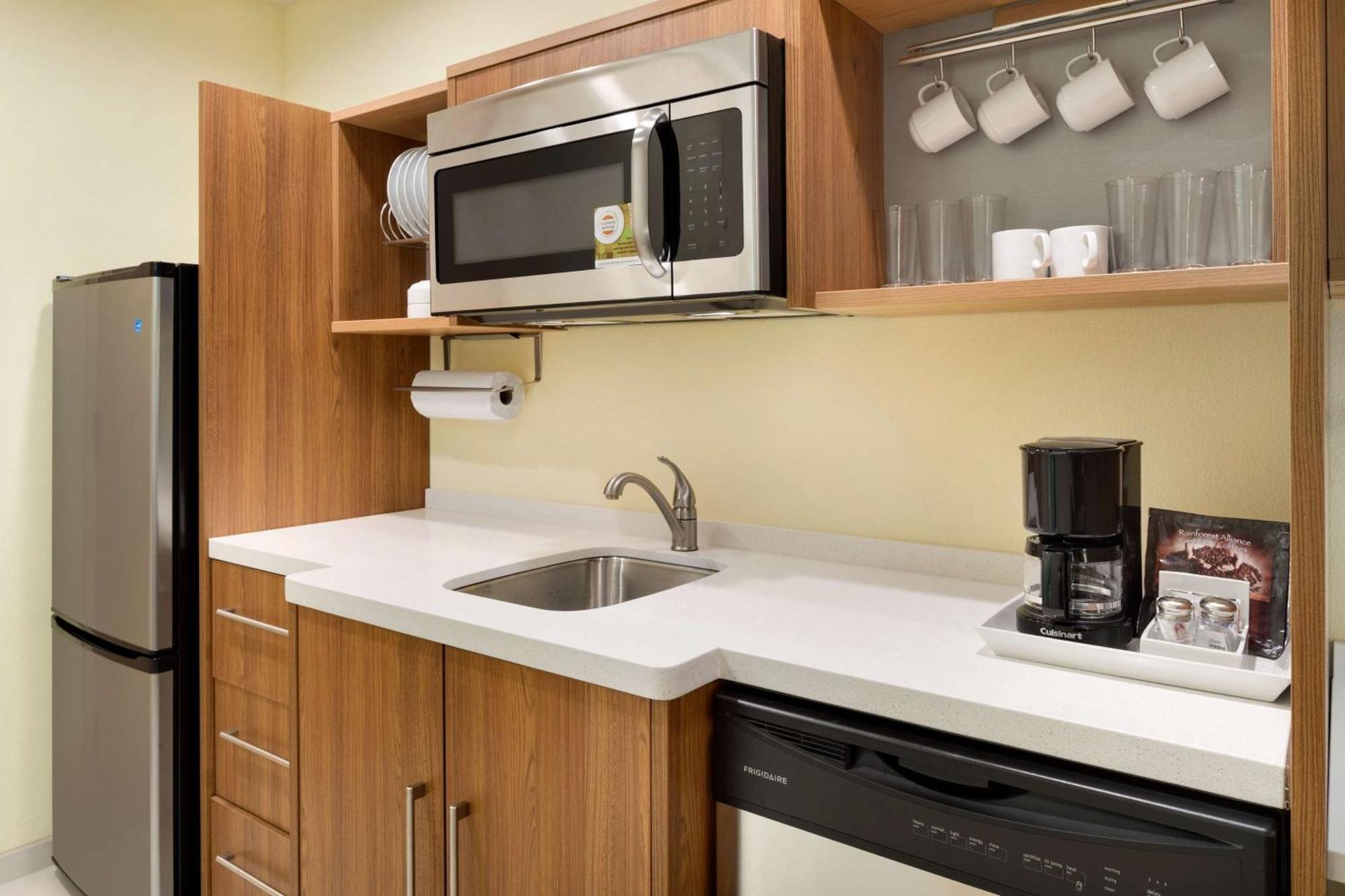 Home2 By Hilton Airport Hotel 3*
