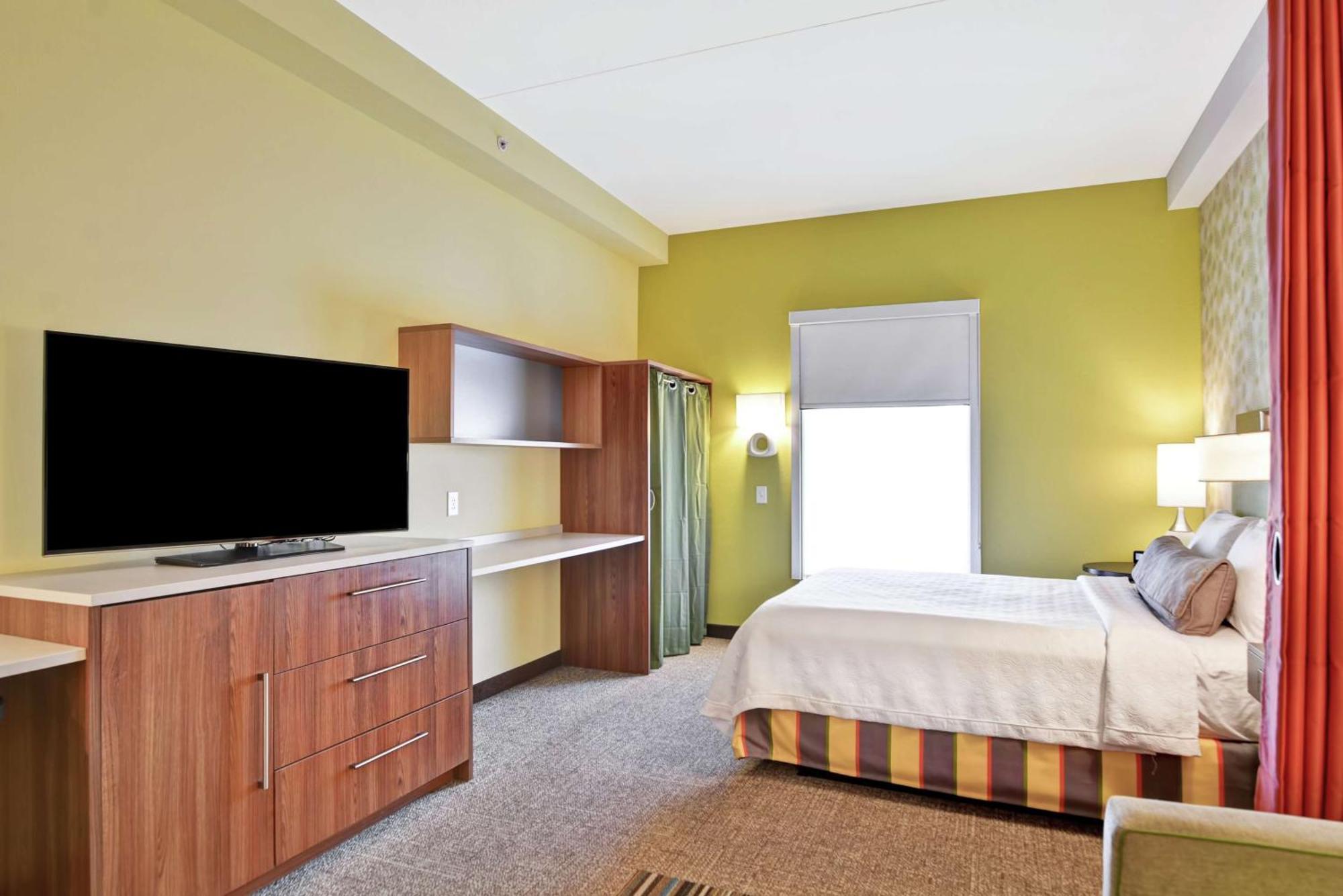 Home2 By Hilton Airport 3*