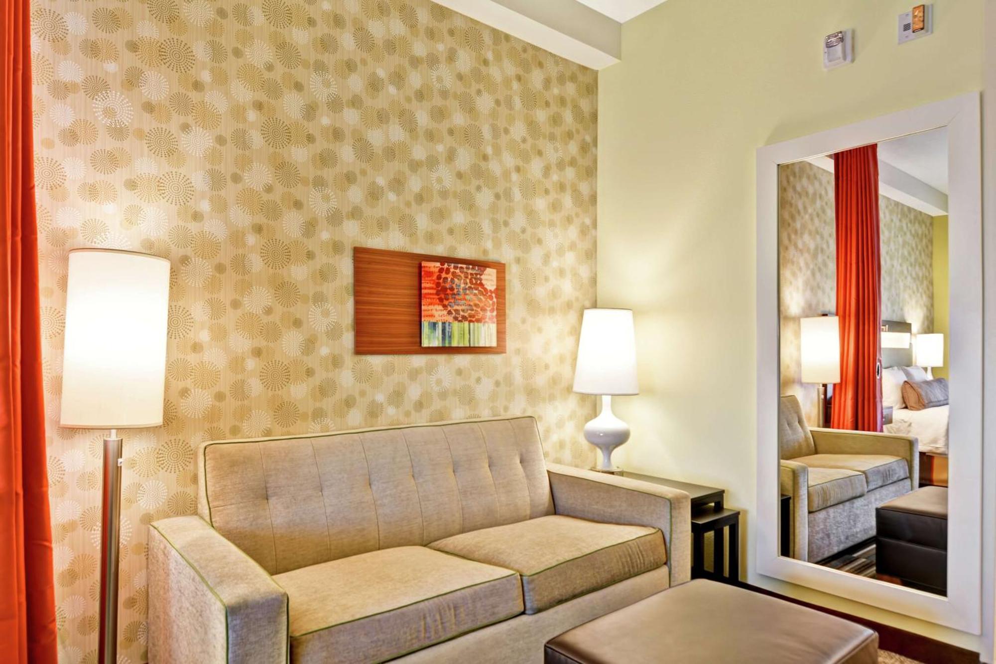 Hotel Home2 By Hilton Airport