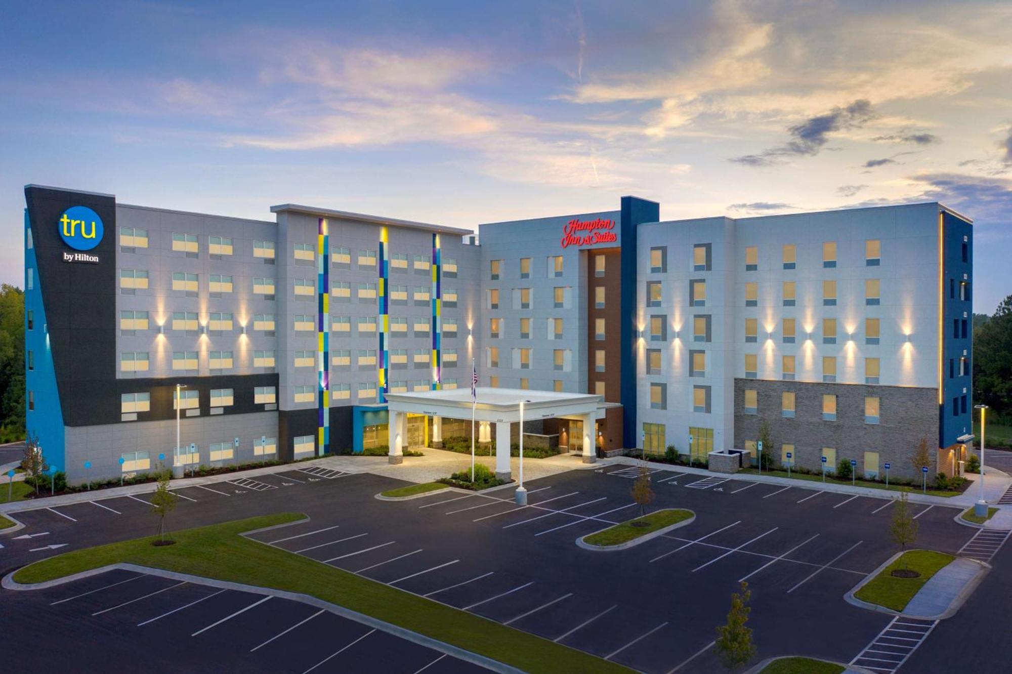 Hotel Hampton & Airport Pointe 3*