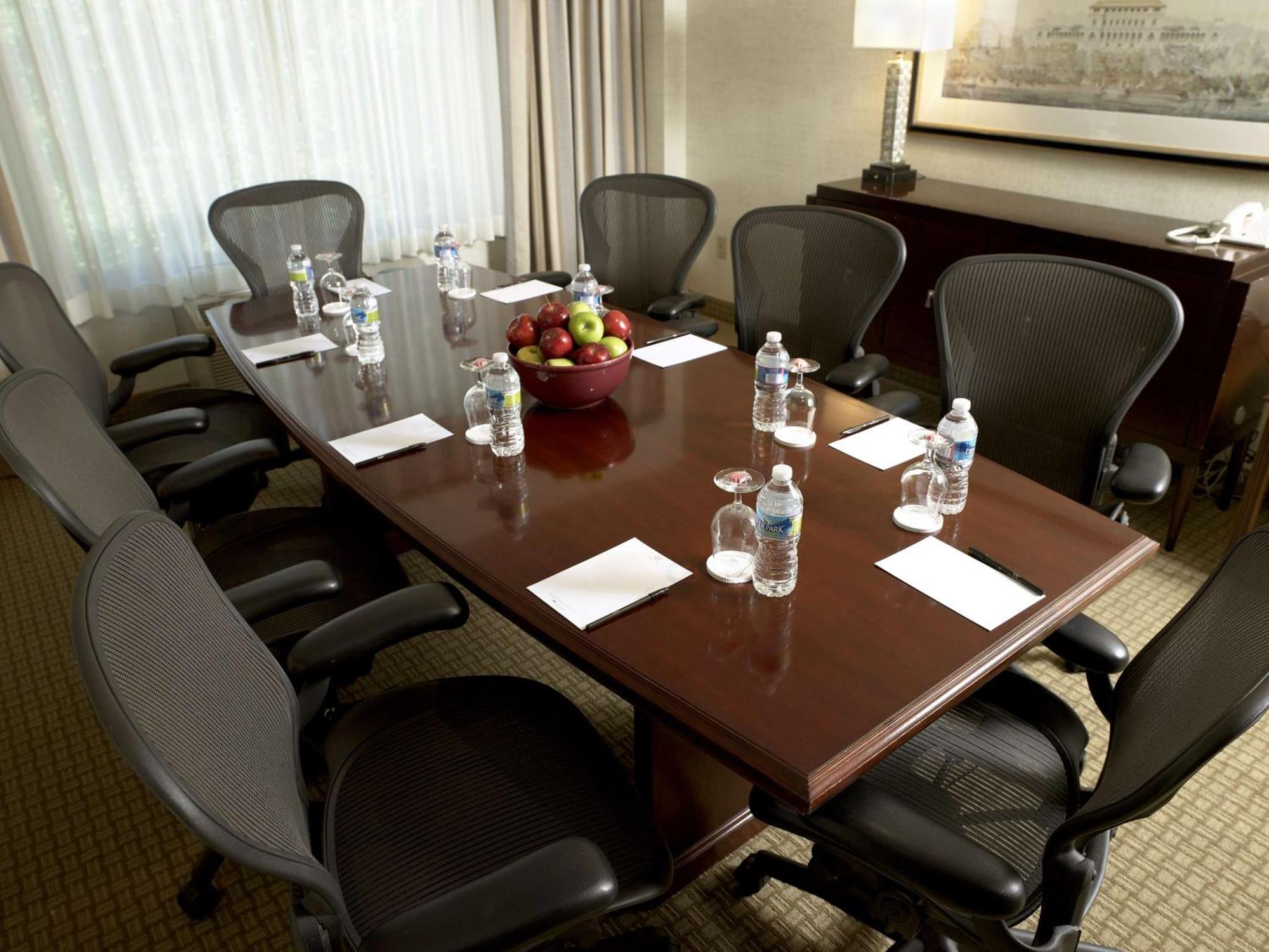 Doubletree By Hilton Airport Hotel 4*