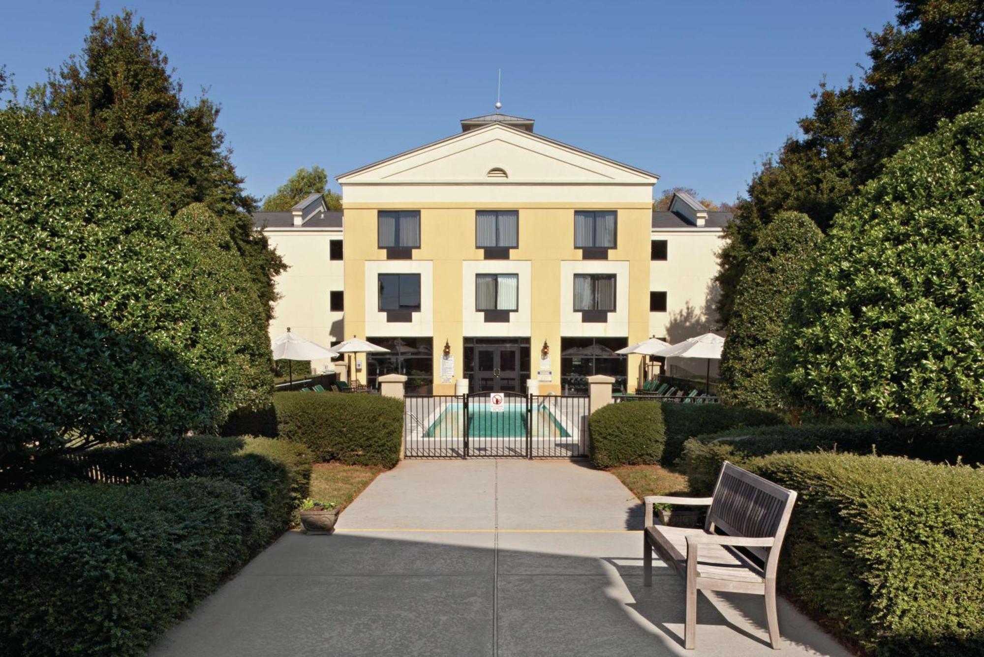 Doubletree By Hilton Airport 4*
