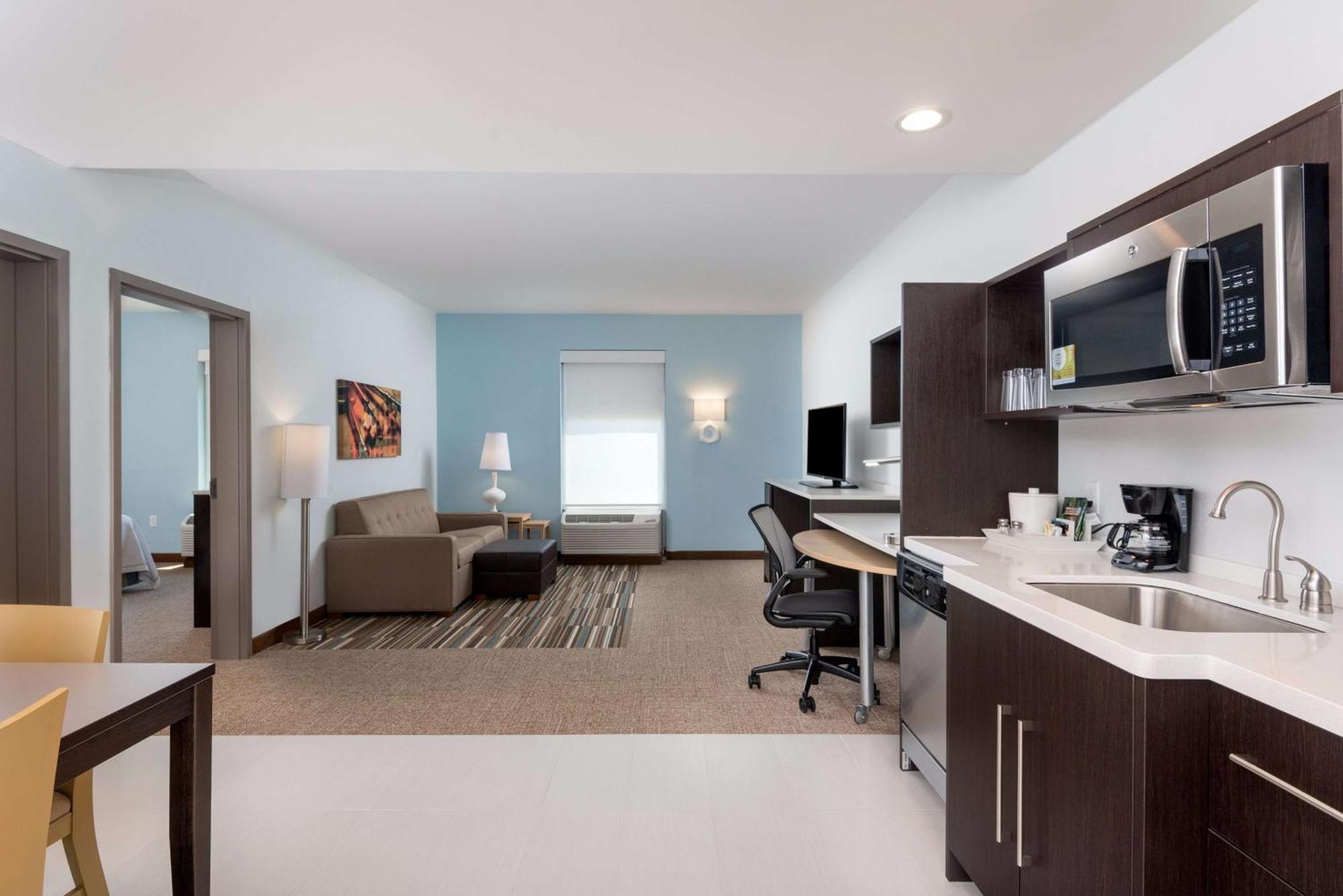 Home2 By Hilton Research Park Hotel 3*