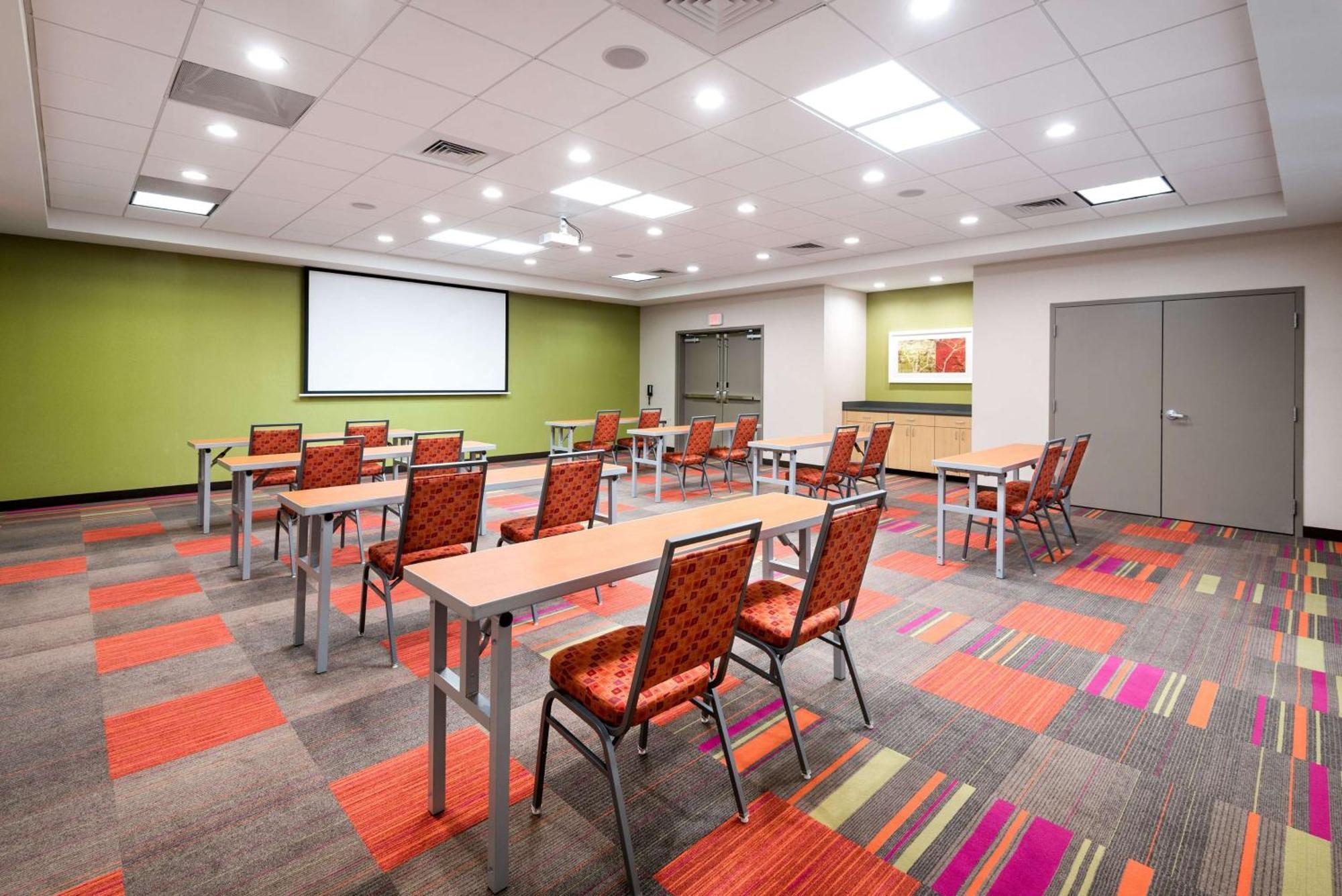 Hotel Home2 By Hilton Research Park 3*