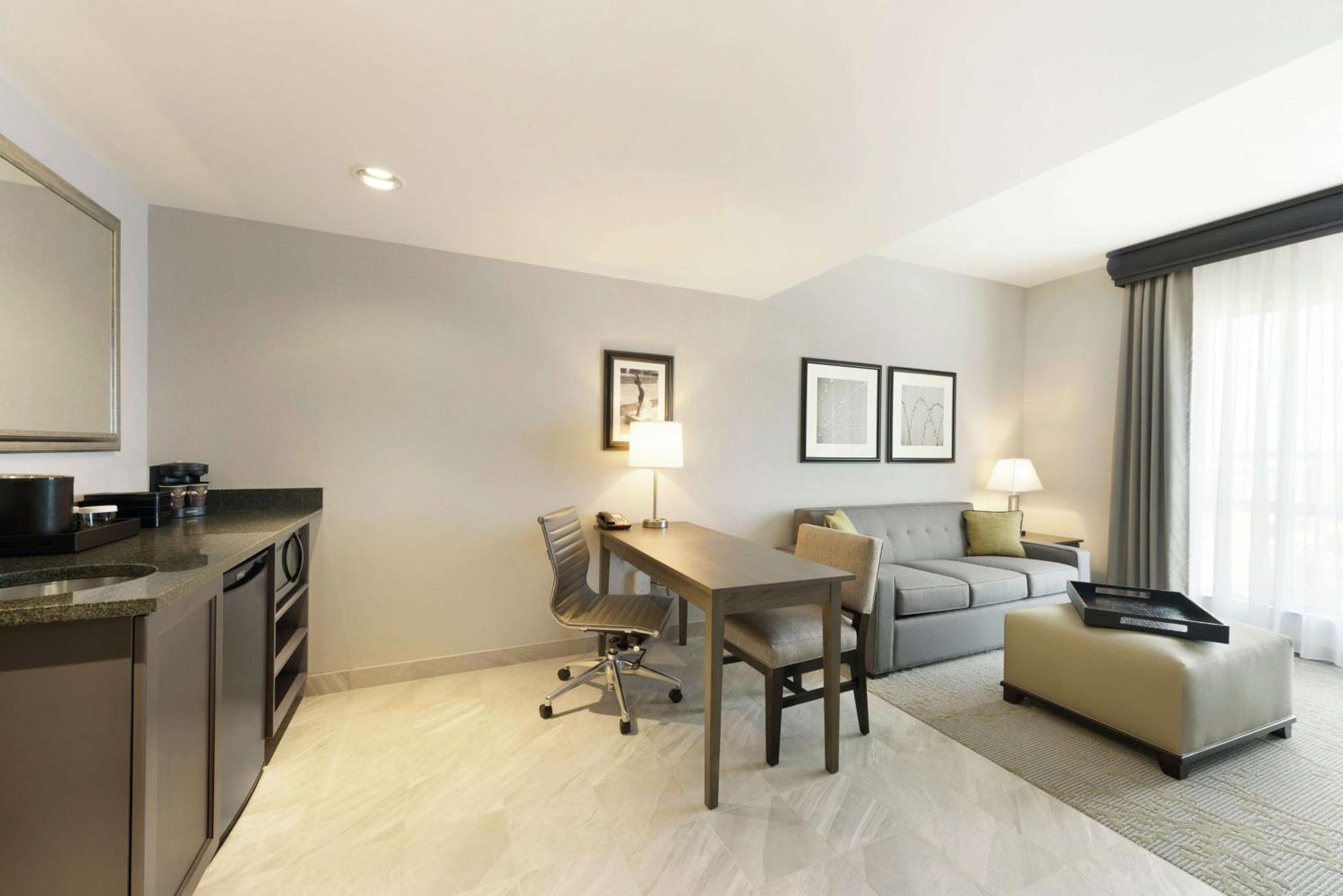 Hotel Embassy Charlotte/ayrsley 4*