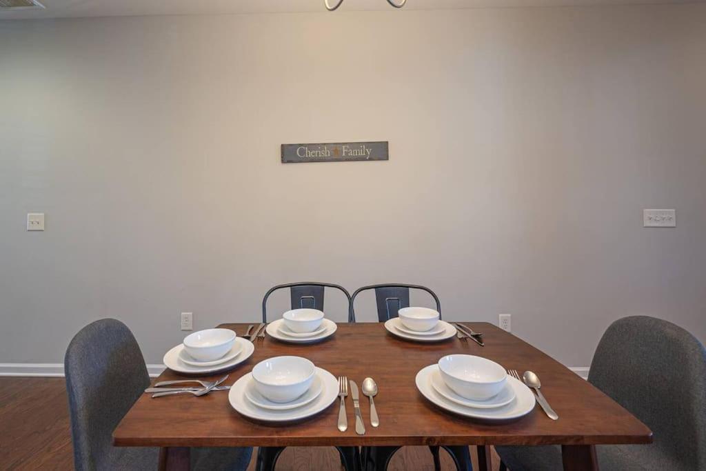 Apartment 3bdrm W/ Kingbed_pool_wi-fi-private Charlotte