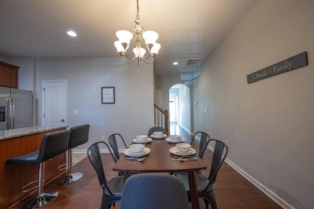 3bdrm W/ Kingbed_pool_wi-fi-private Charlotte
