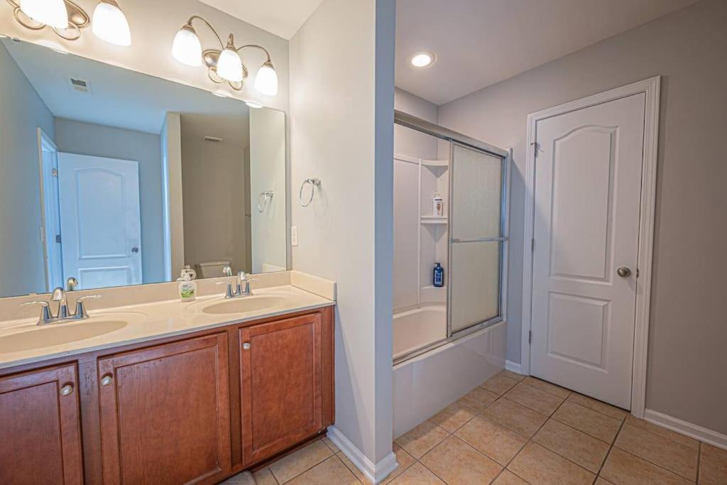 Apartment 3bdrm W/ Kingbed_pool_wi-fi-private Charlotte