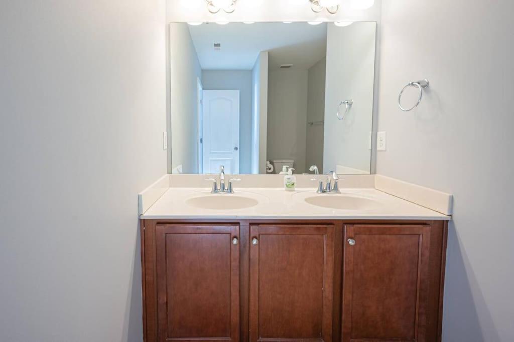3bdrm W/ Kingbed_pool_wi-fi-private *