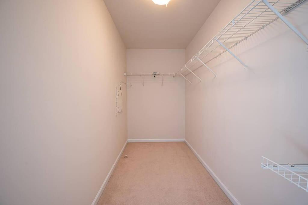 Apartment 3bdrm W/ Kingbed_pool_wi-fi-private Charlotte