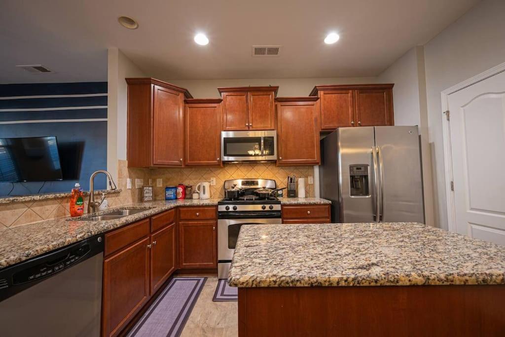 3bdrm W/ Kingbed_pool_wi-fi-private * Charlotte