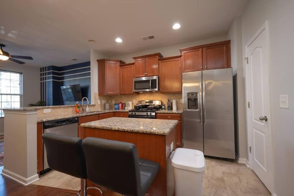 3bdrm W/ Kingbed_pool_wi-fi-private Apartment Charlotte