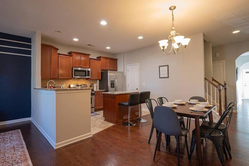 3bdrm W/ Kingbed_pool_wi-fi-private * Charlotte