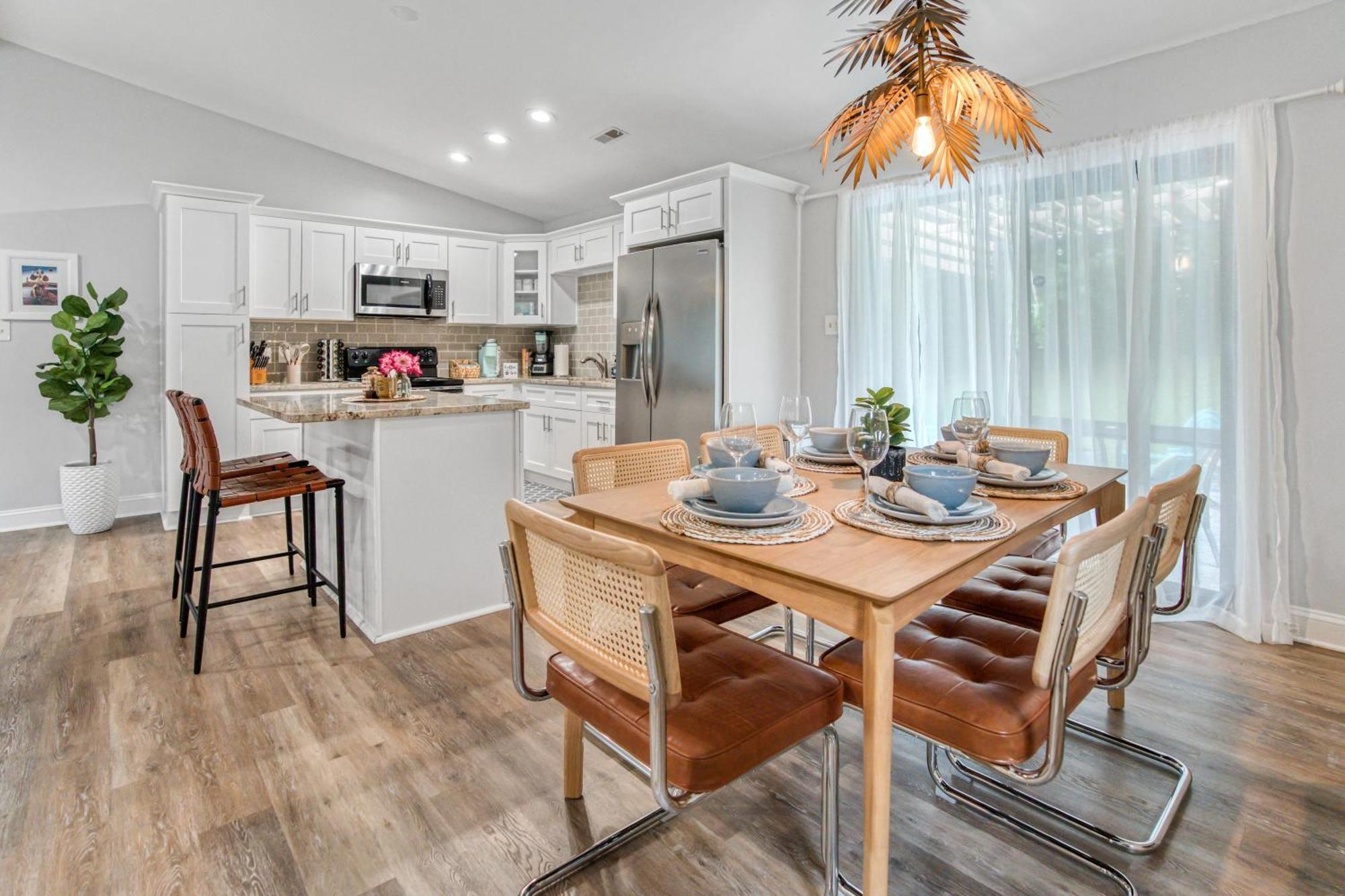 Vibrant South Clt Oasis, 3brs, Patio, Fire Pit