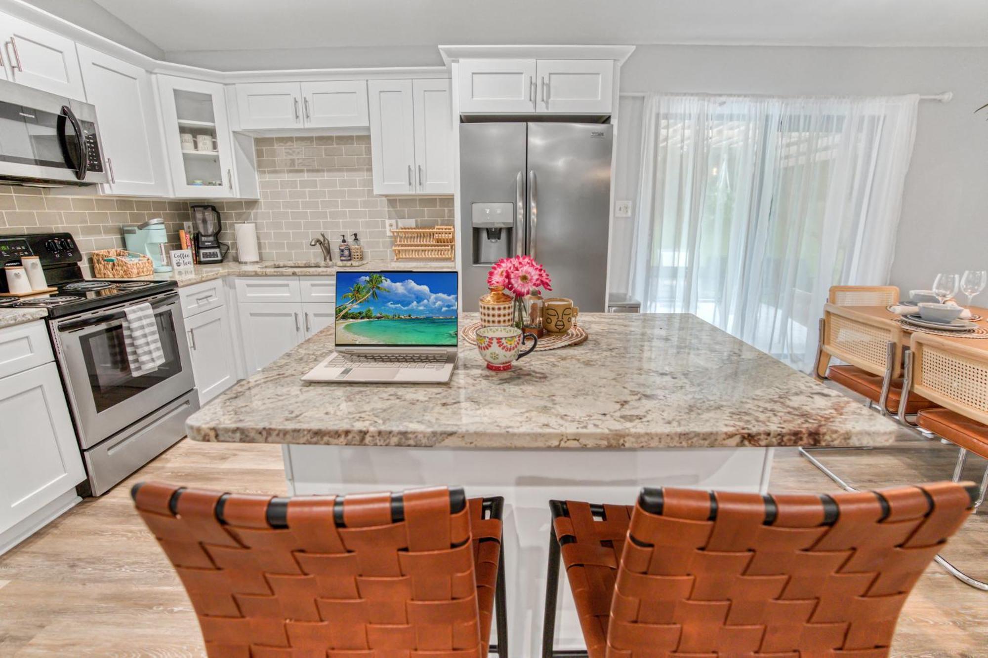 Holiday home Vibrant South Clt Oasis, 3brs, Patio, Fire Pit