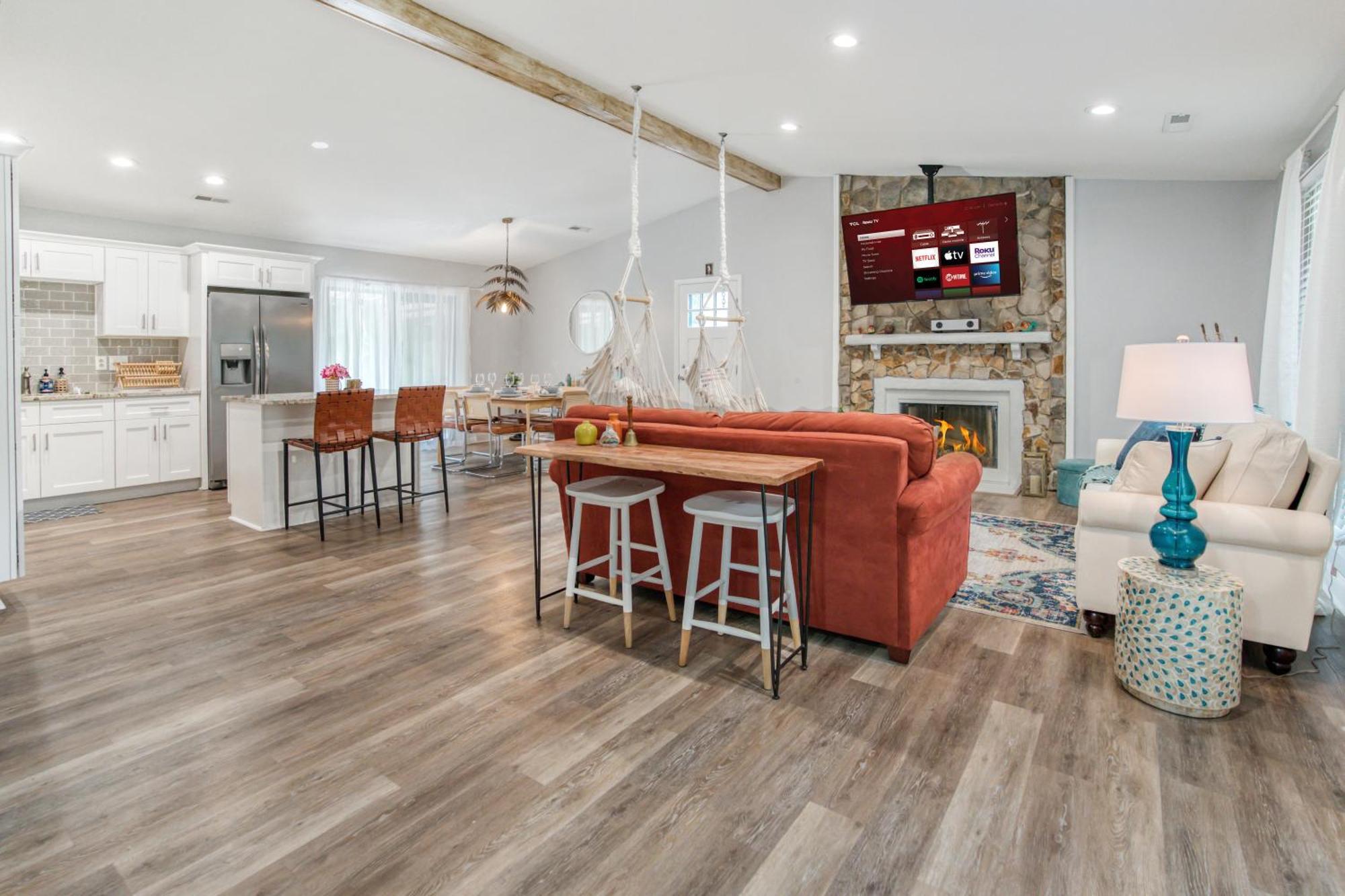Vibrant South Clt Oasis, 3brs, Patio, Fire Pit Holiday home *