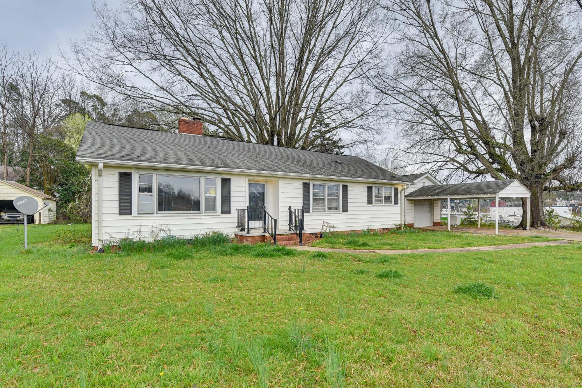 Holiday home Cozy With Fire Pit About 6 Mi To Uptown! *