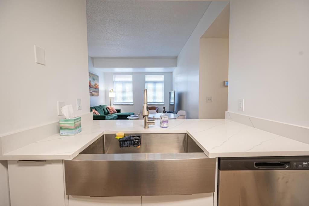 Regal Living Apartment *