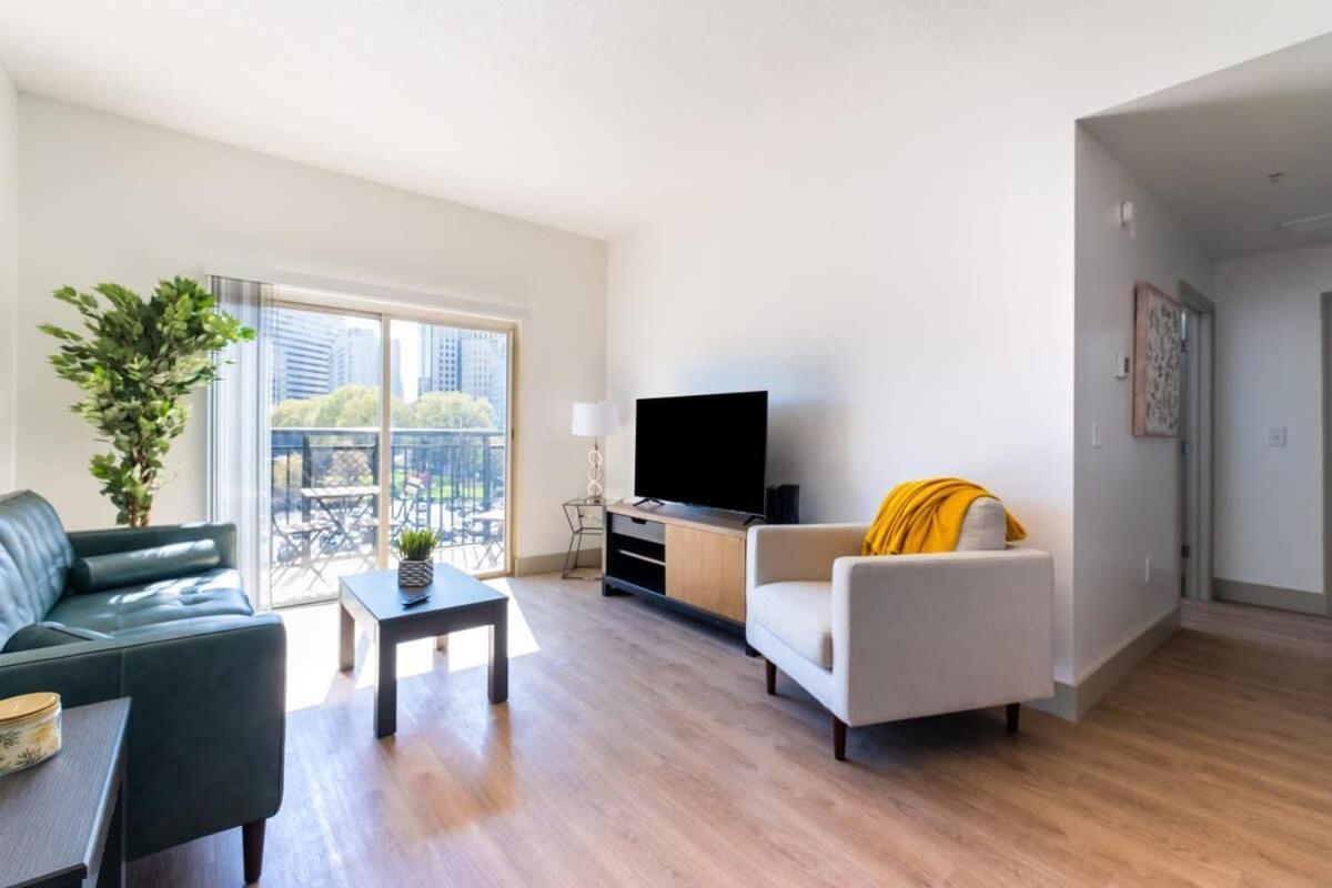 3br Modern Downtown With Gym & Office Apartment *