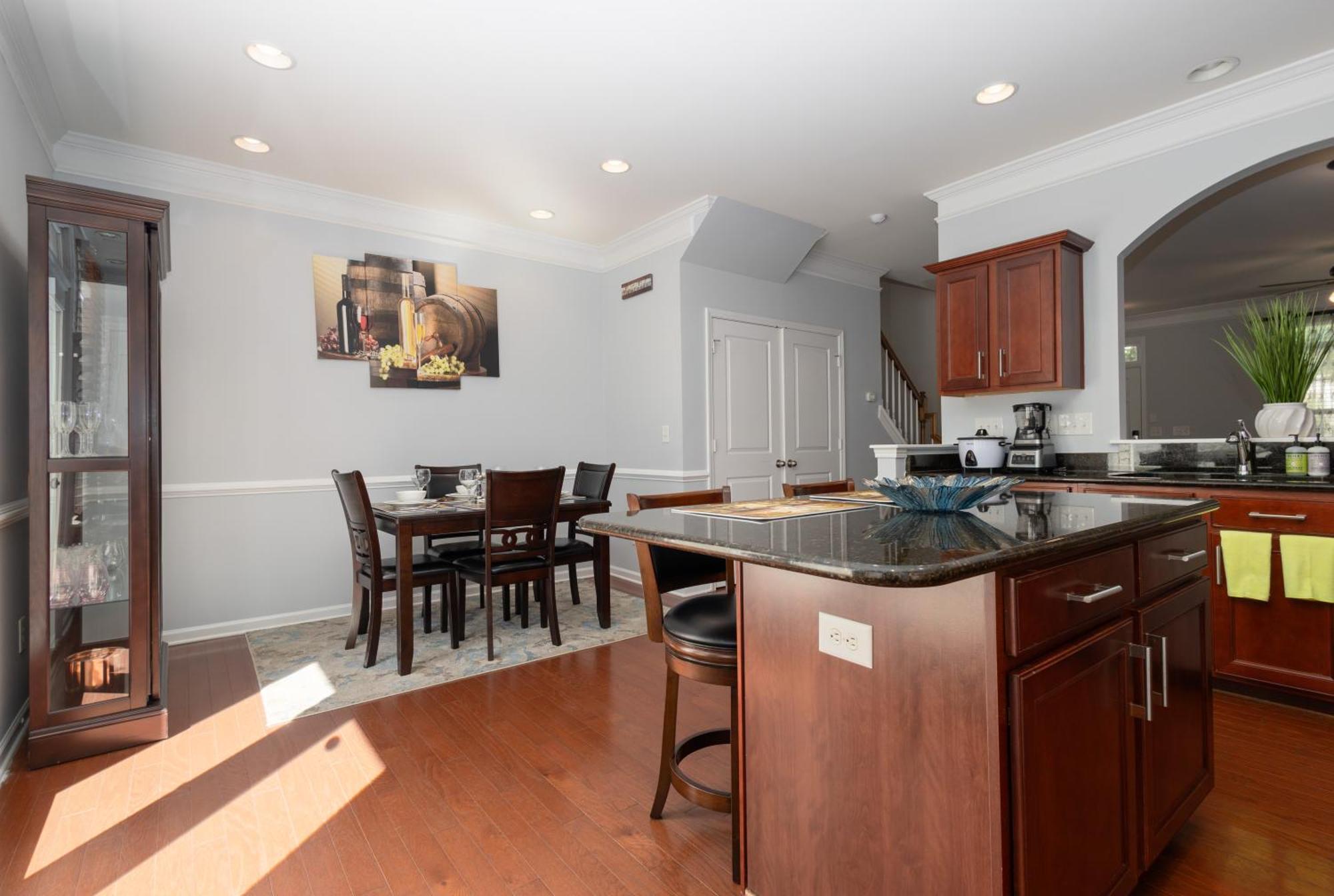 Apartment Chic Minimalist Townhouse Charlotte