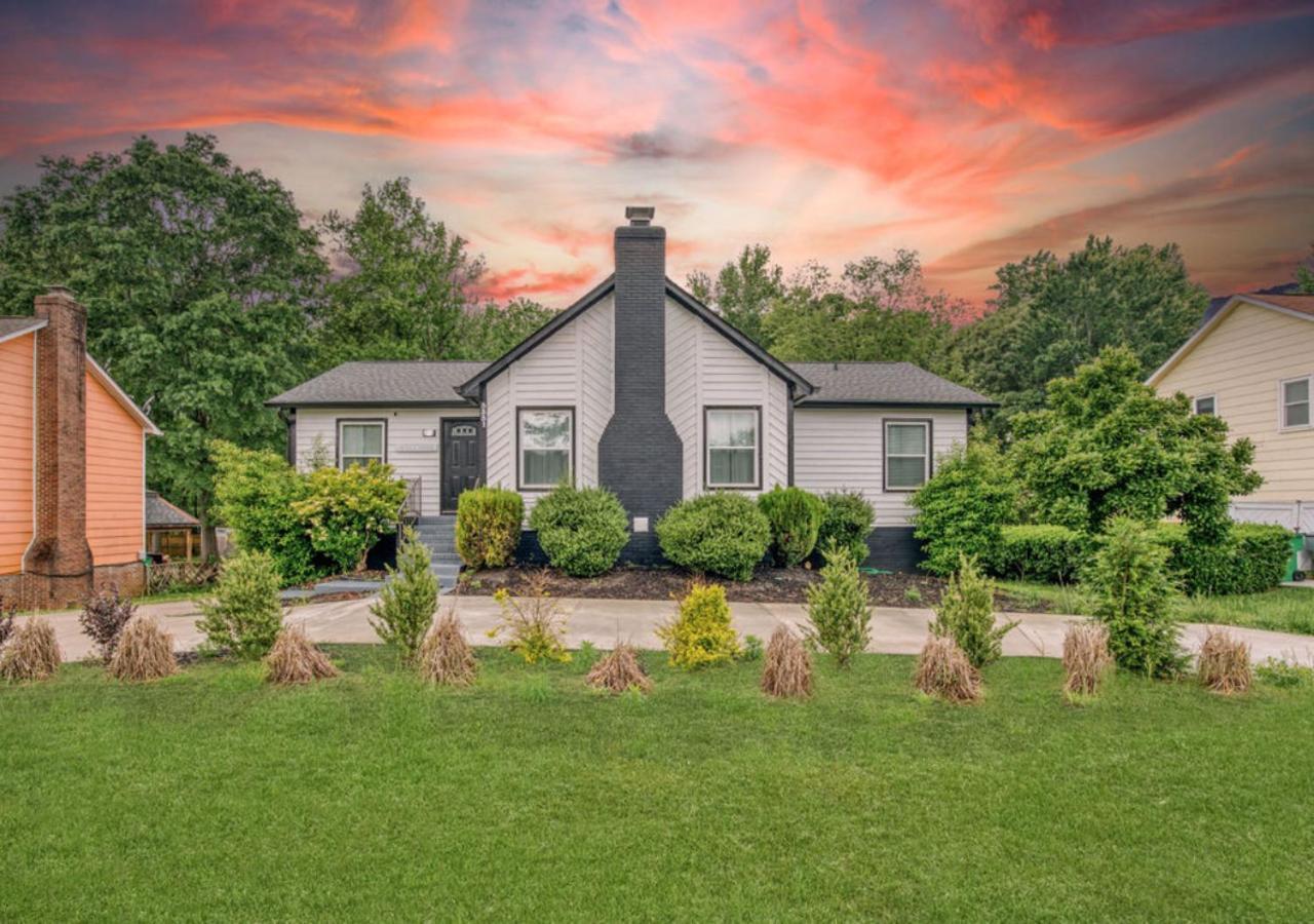 Stylish Near Uptown, Unc, And More! *