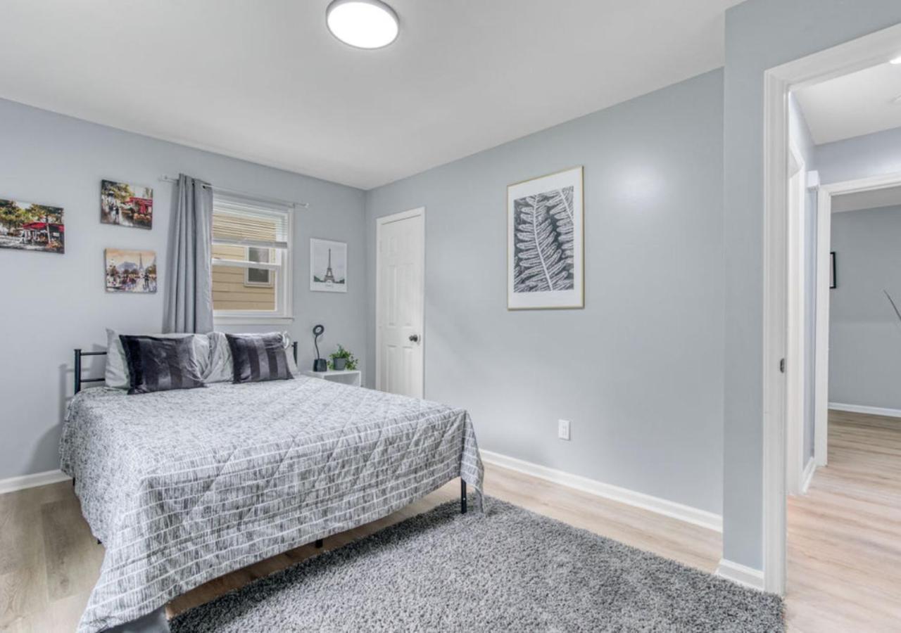 Stylish Near Uptown, Unc, And More!
