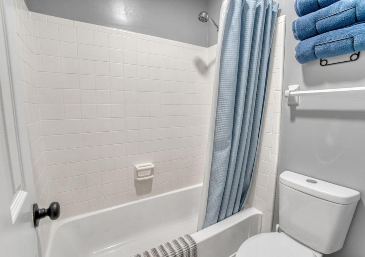 Stylish Near Uptown, Unc, And More! Holiday home *