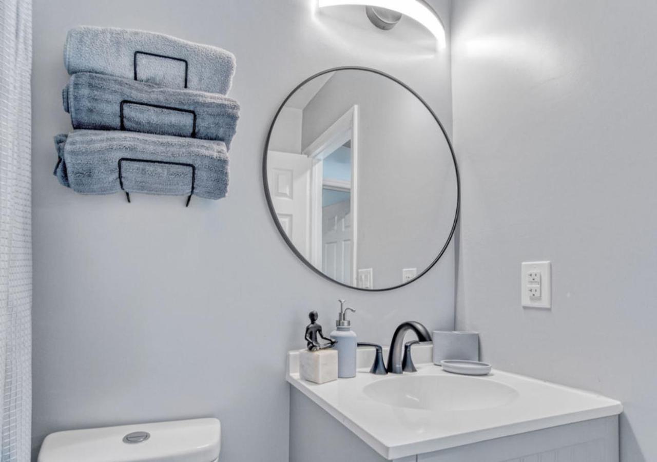 Stylish Near Uptown, Unc, And More! *