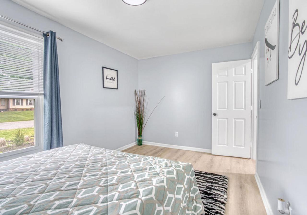 Stylish Near Uptown, Unc, And More!