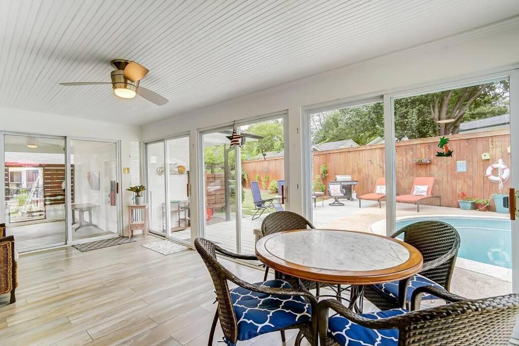 Poolside With Fire Pit Fun And King Holiday home