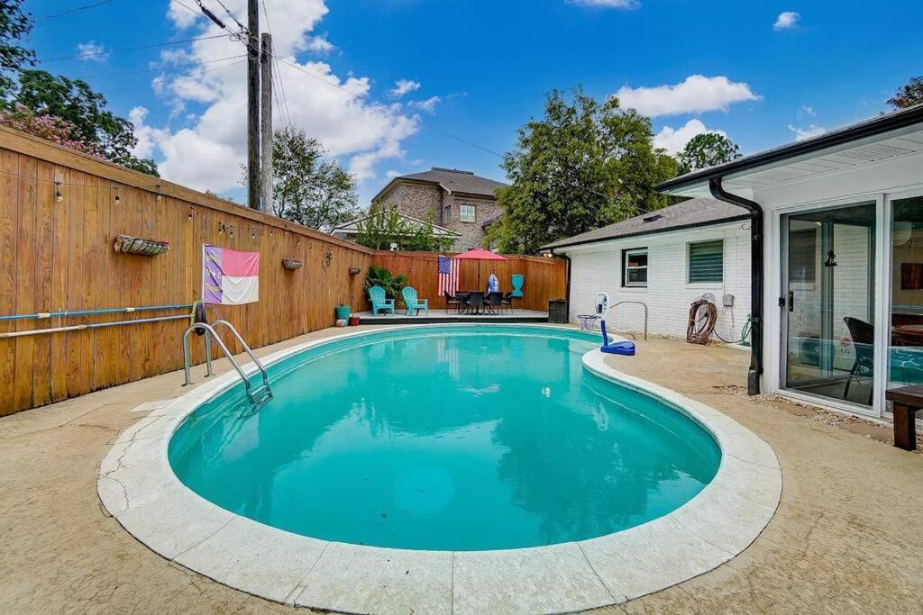 Holiday home Poolside With Fire Pit Fun And King Charlotte