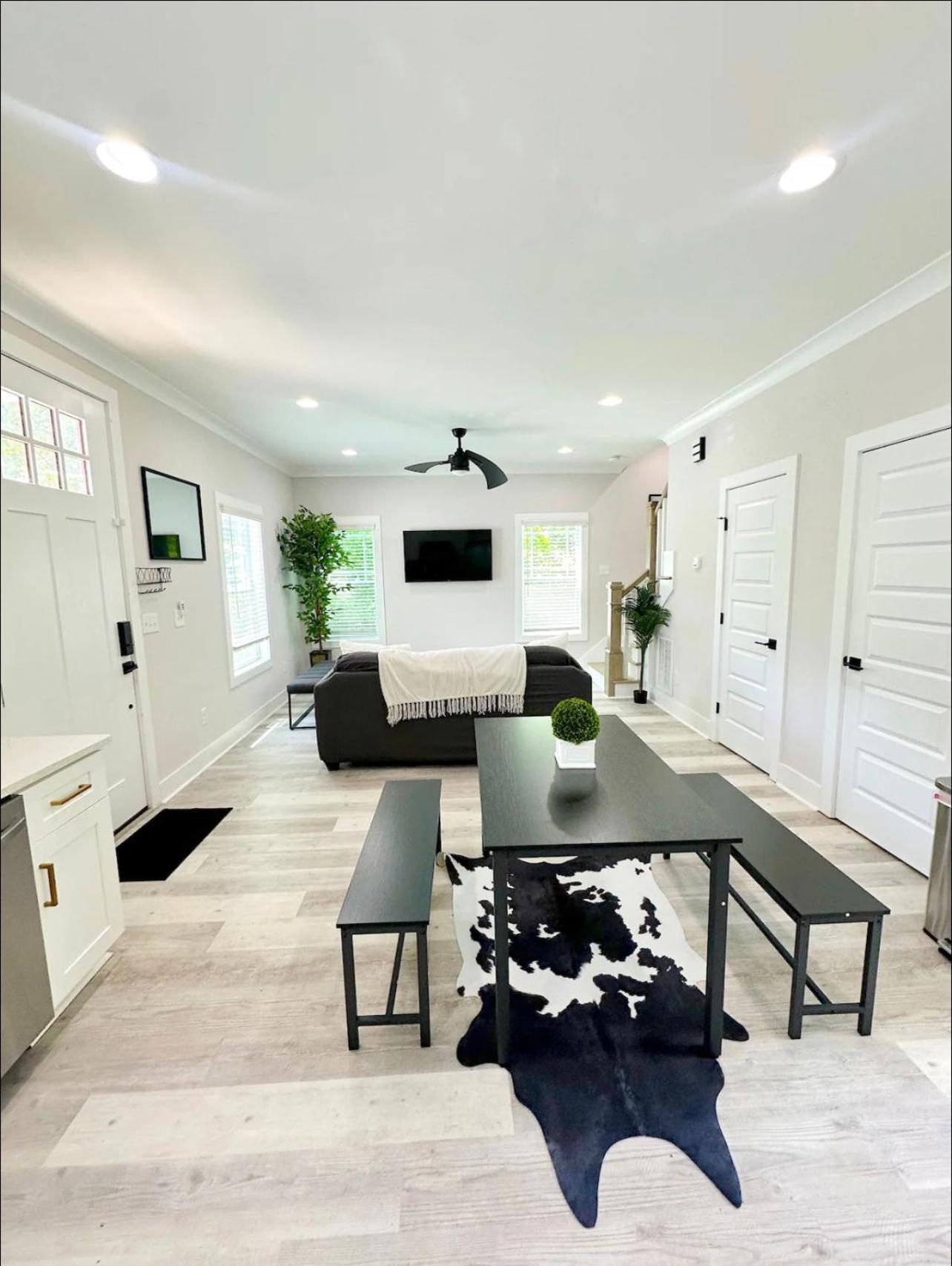 Luxury Living 3br/2.5ba Clt