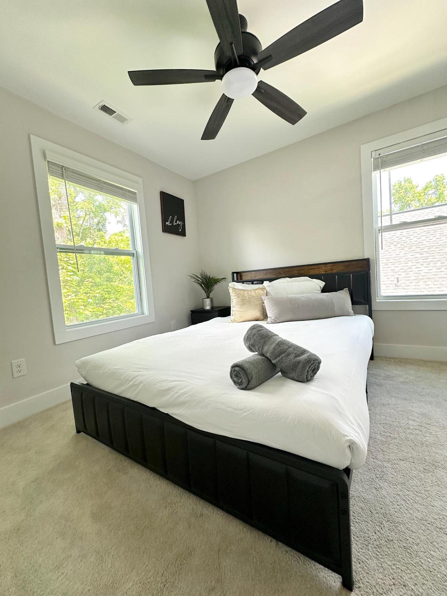 Holiday home Luxury Living 3br/2.5ba Clt *