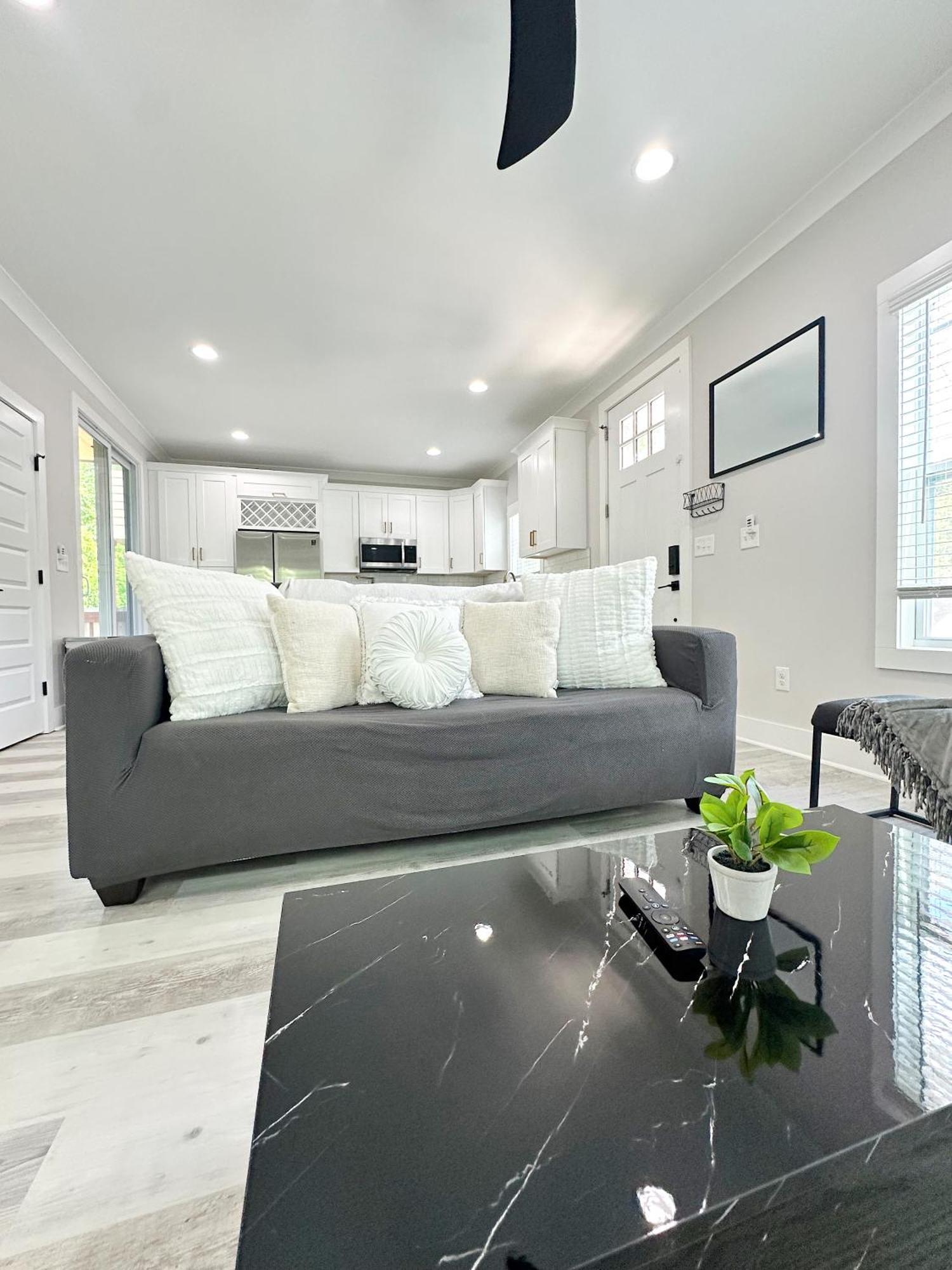 Luxury Living 3br/2.5ba Clt * Charlotte