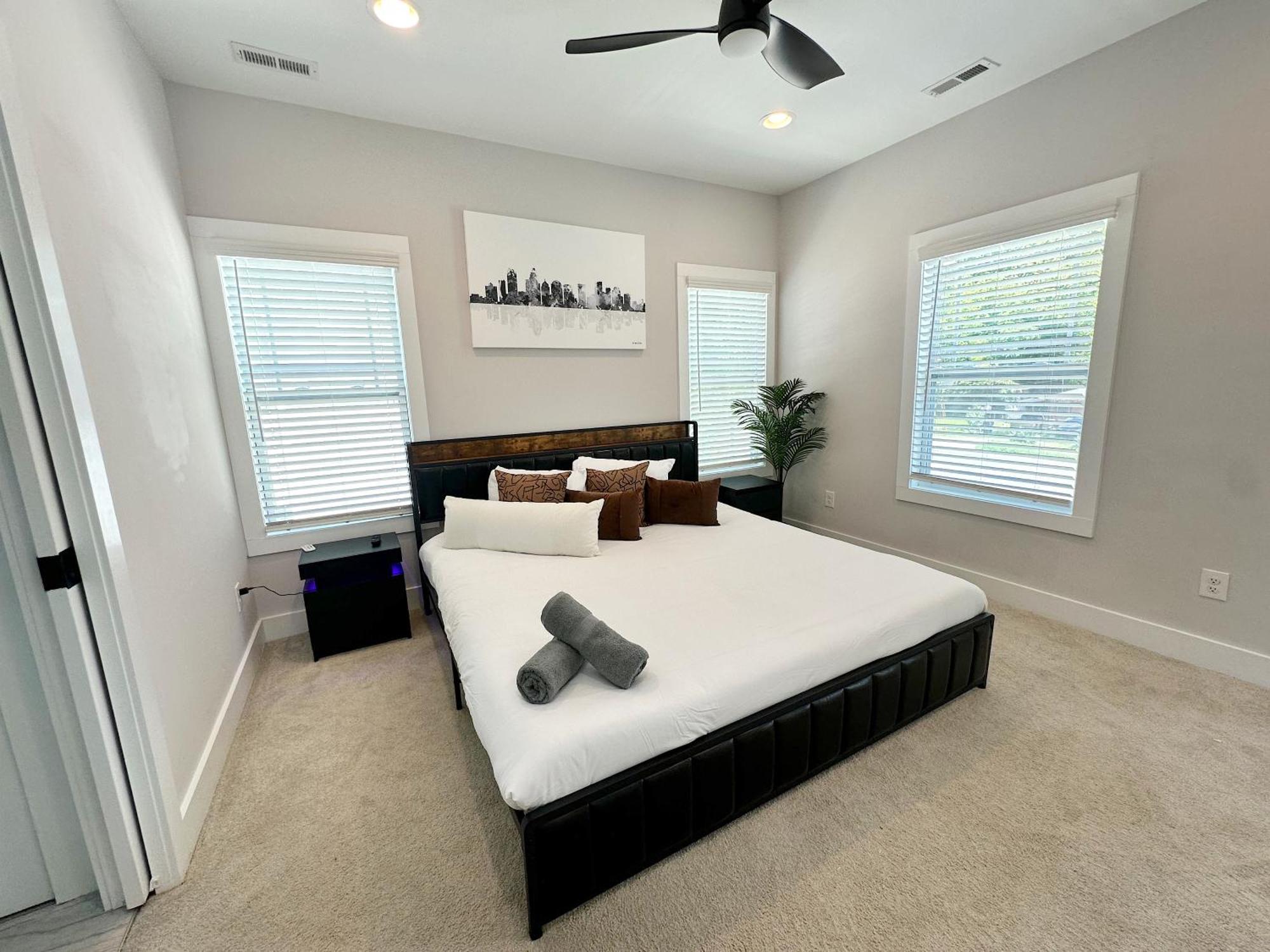 Luxury Living 3br/2.5ba Clt *