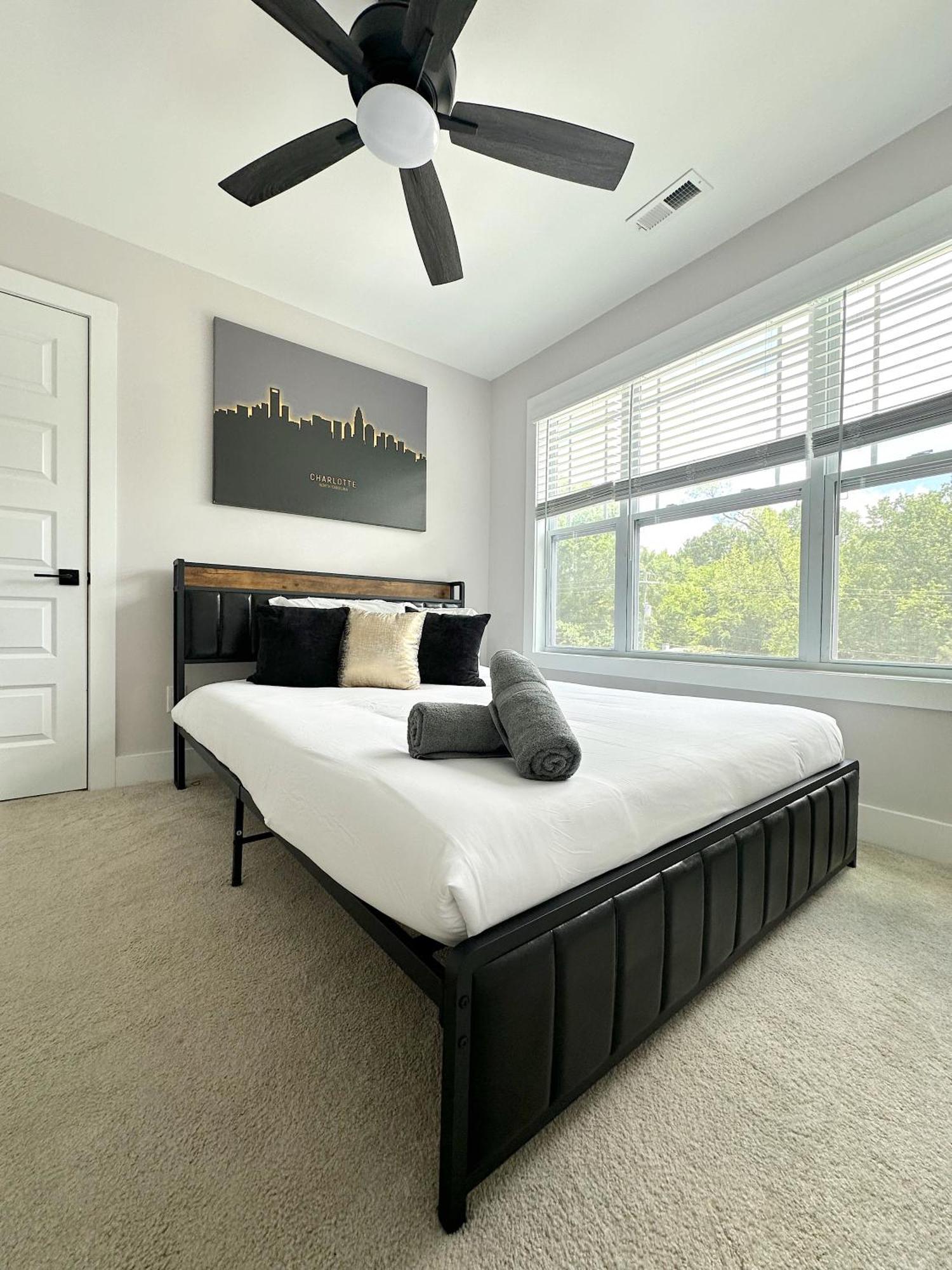 Luxury Living 3br/2.5ba Clt * Charlotte