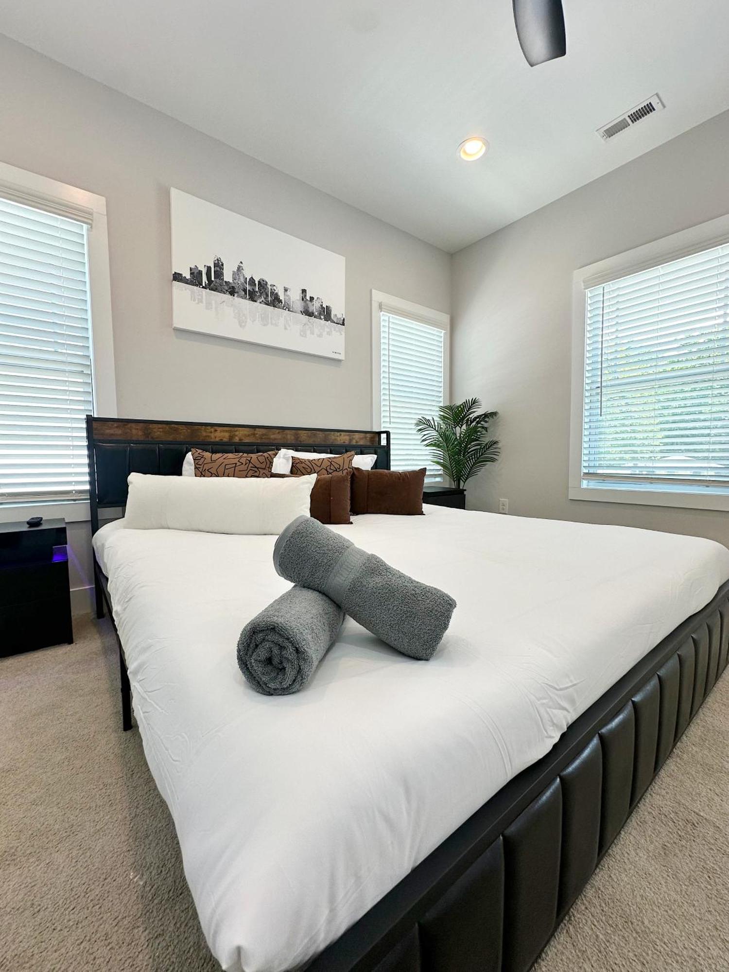 Luxury Living 3br/2.5ba Clt