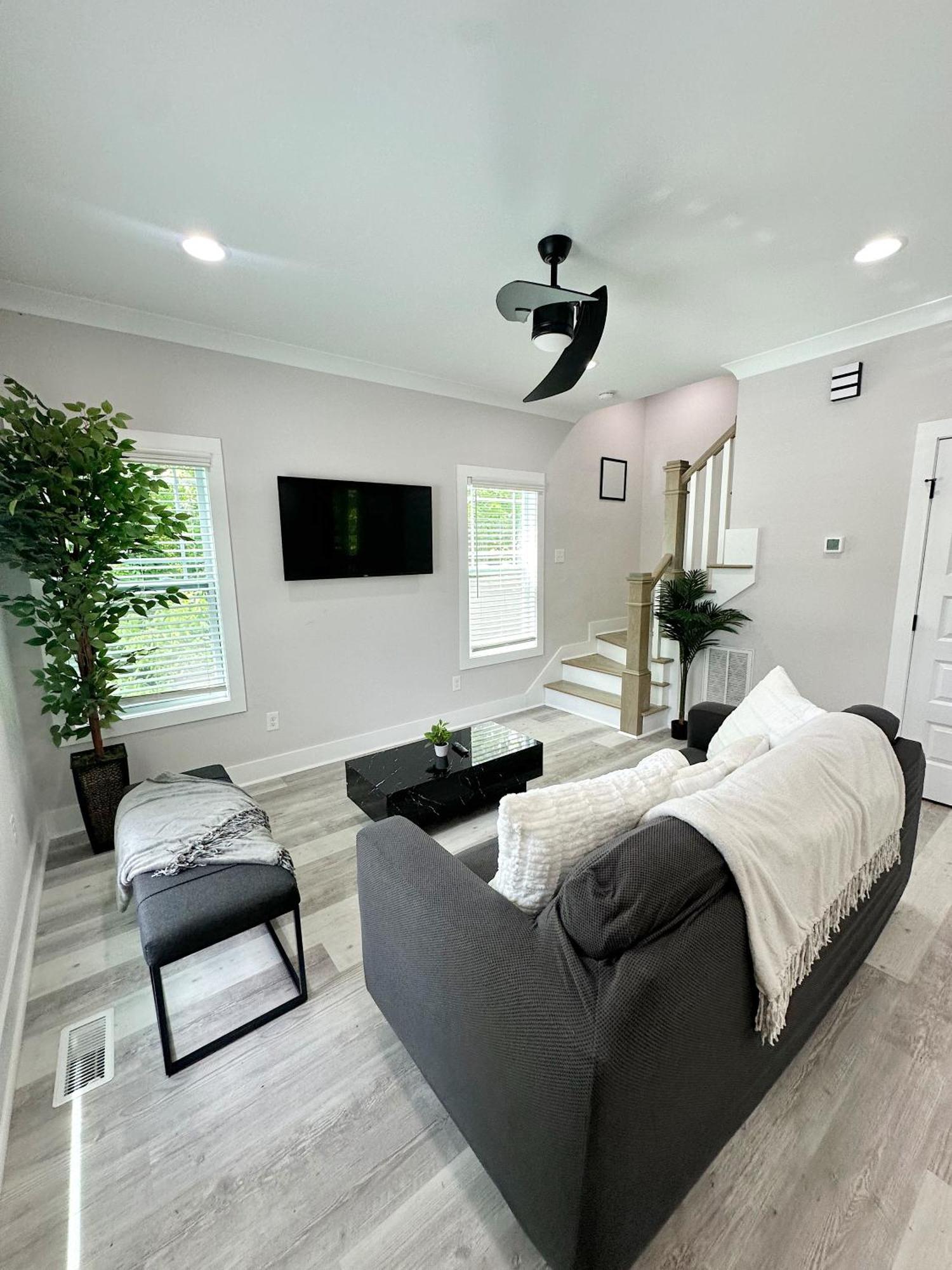 Luxury Living 3br/2.5ba Clt * Charlotte