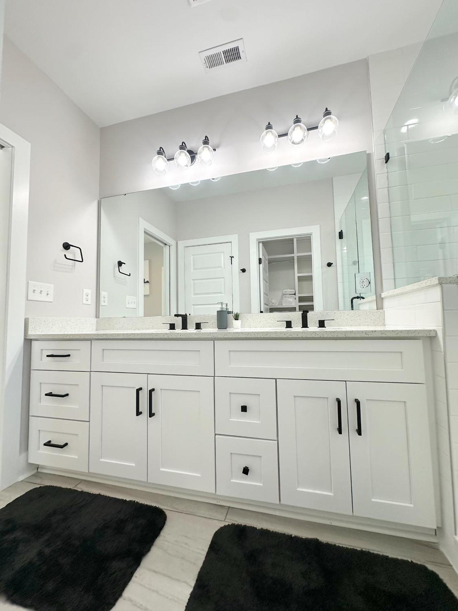 Luxury Living 3br/2.5ba Clt Holiday home