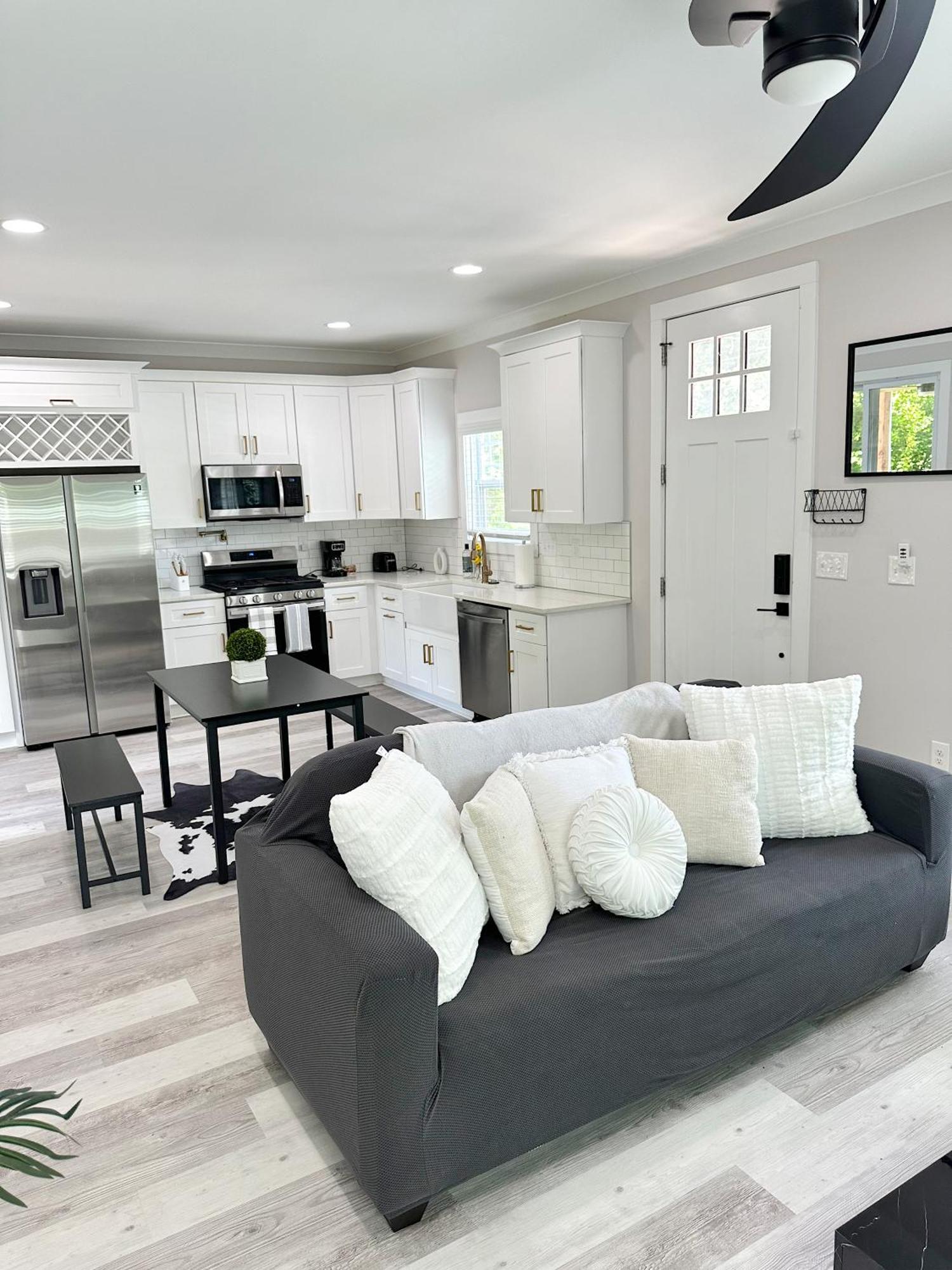 Luxury Living 3br/2.5ba Clt Holiday home *