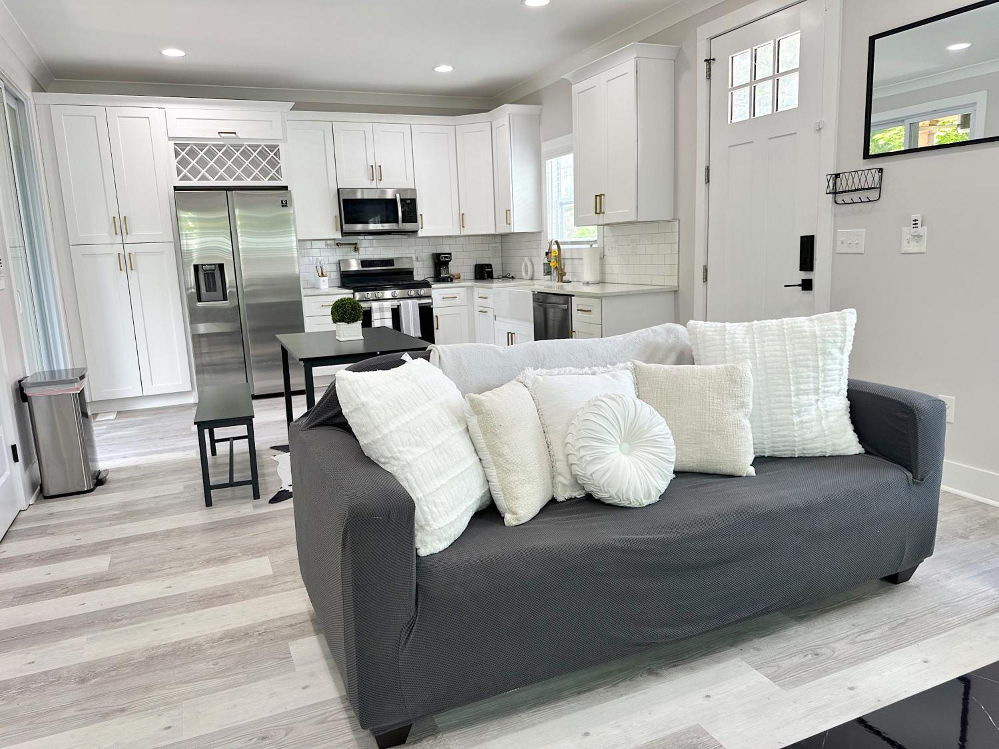 Luxury Living 3br/2.5ba Clt Holiday home