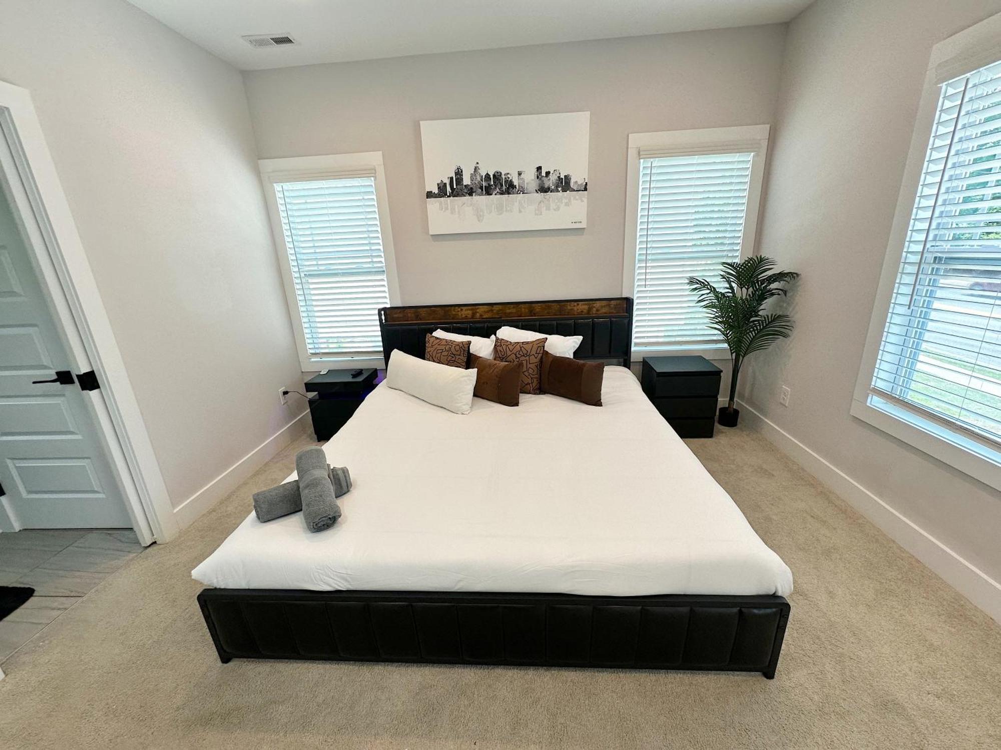 Luxury Living 3br/2.5ba Clt *