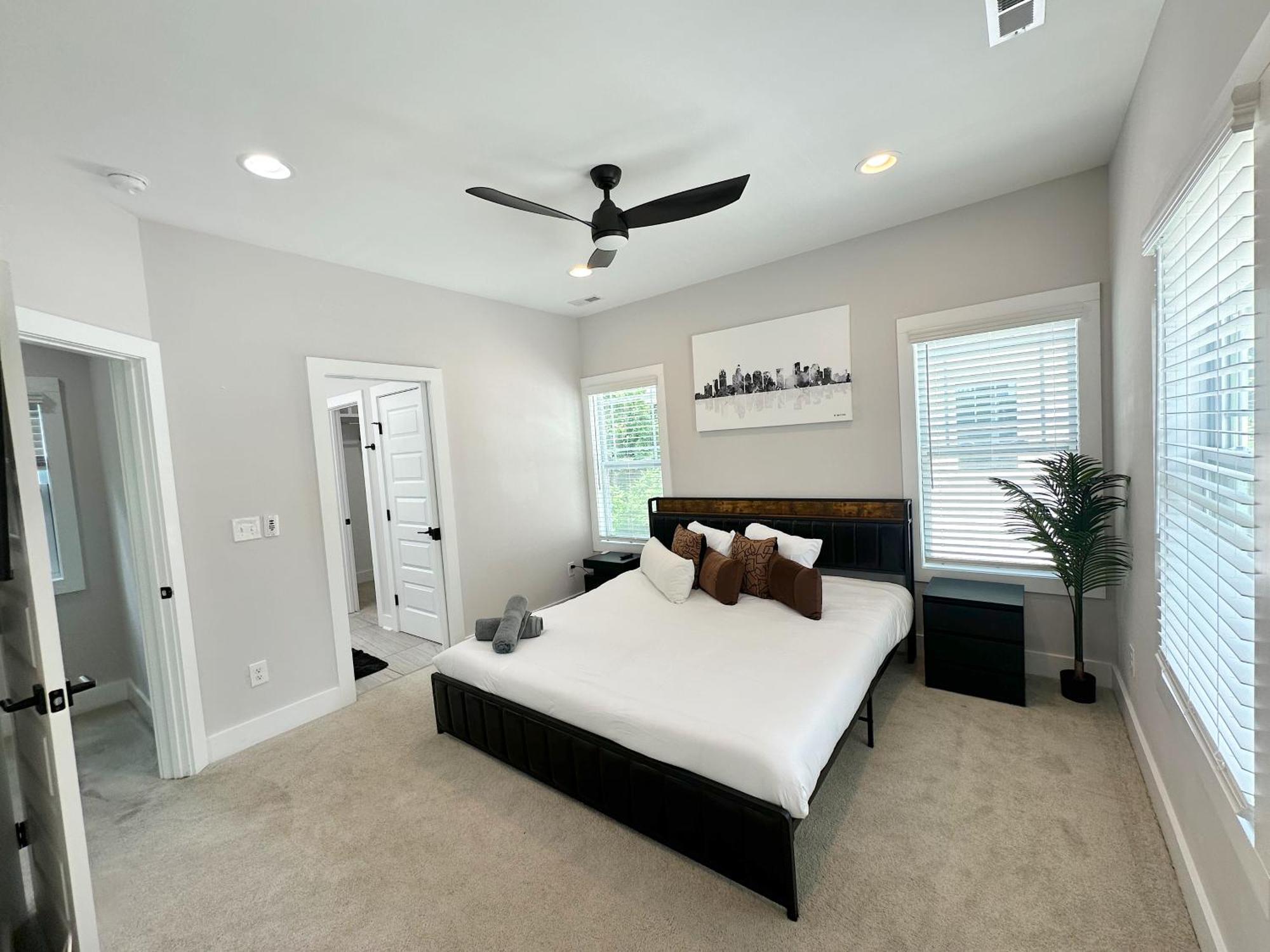 Luxury Living 3br/2.5ba Clt Holiday home Charlotte