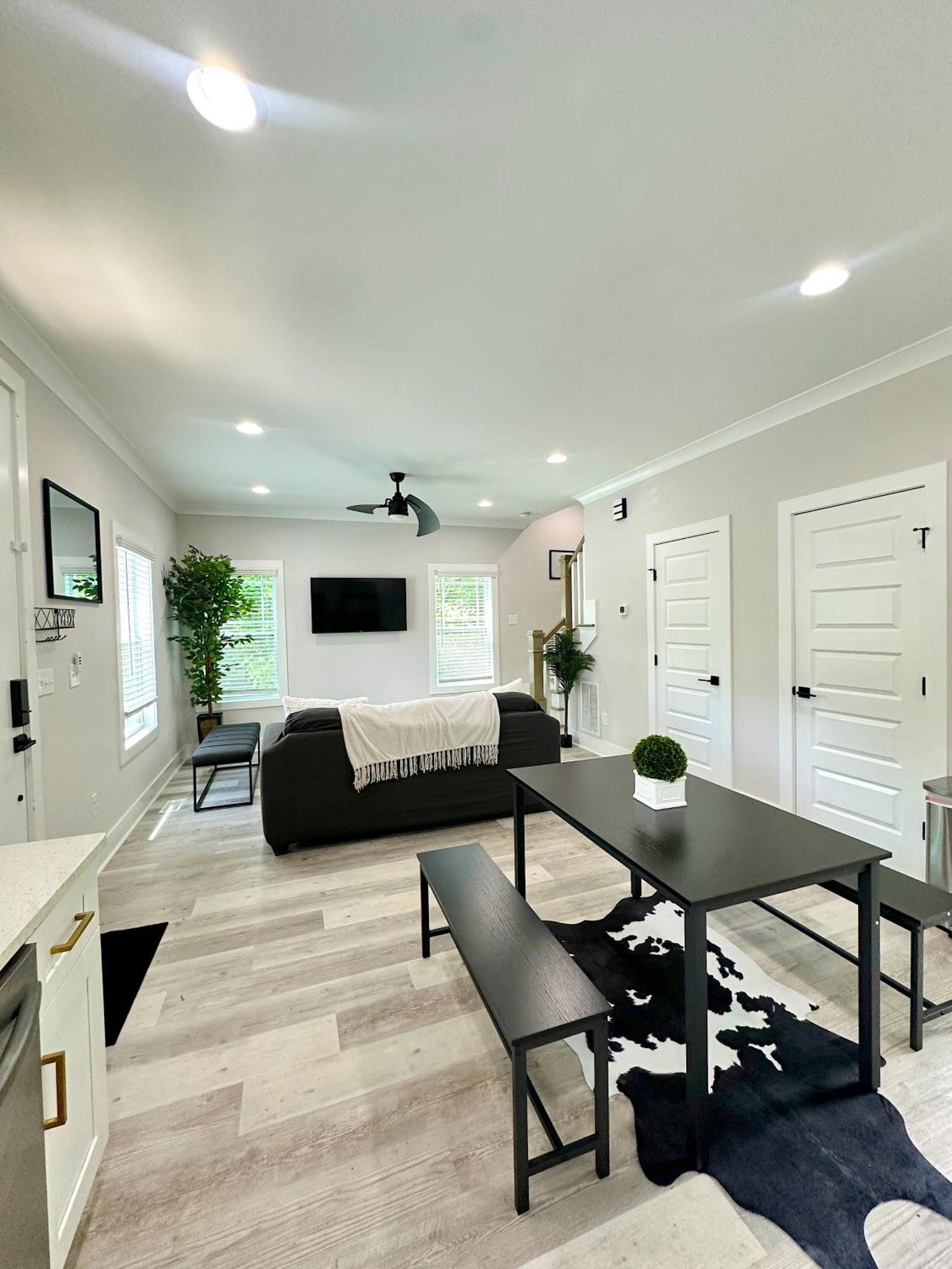 Luxury Living 3br/2.5ba Clt * Charlotte