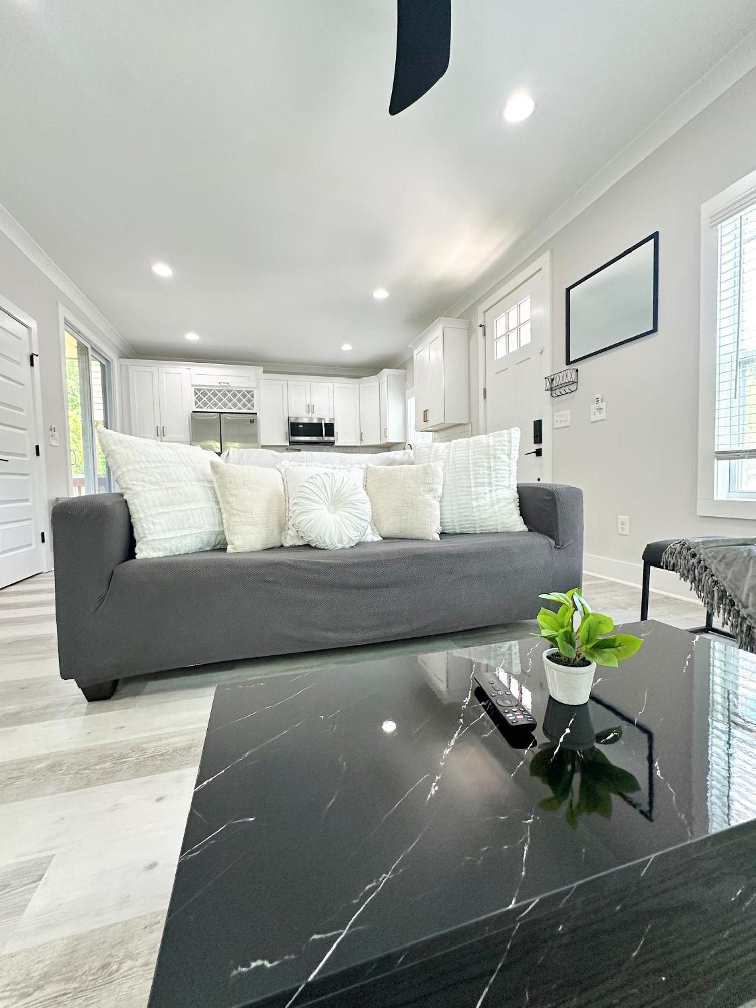 Luxury Living 3br/2.5ba Clt