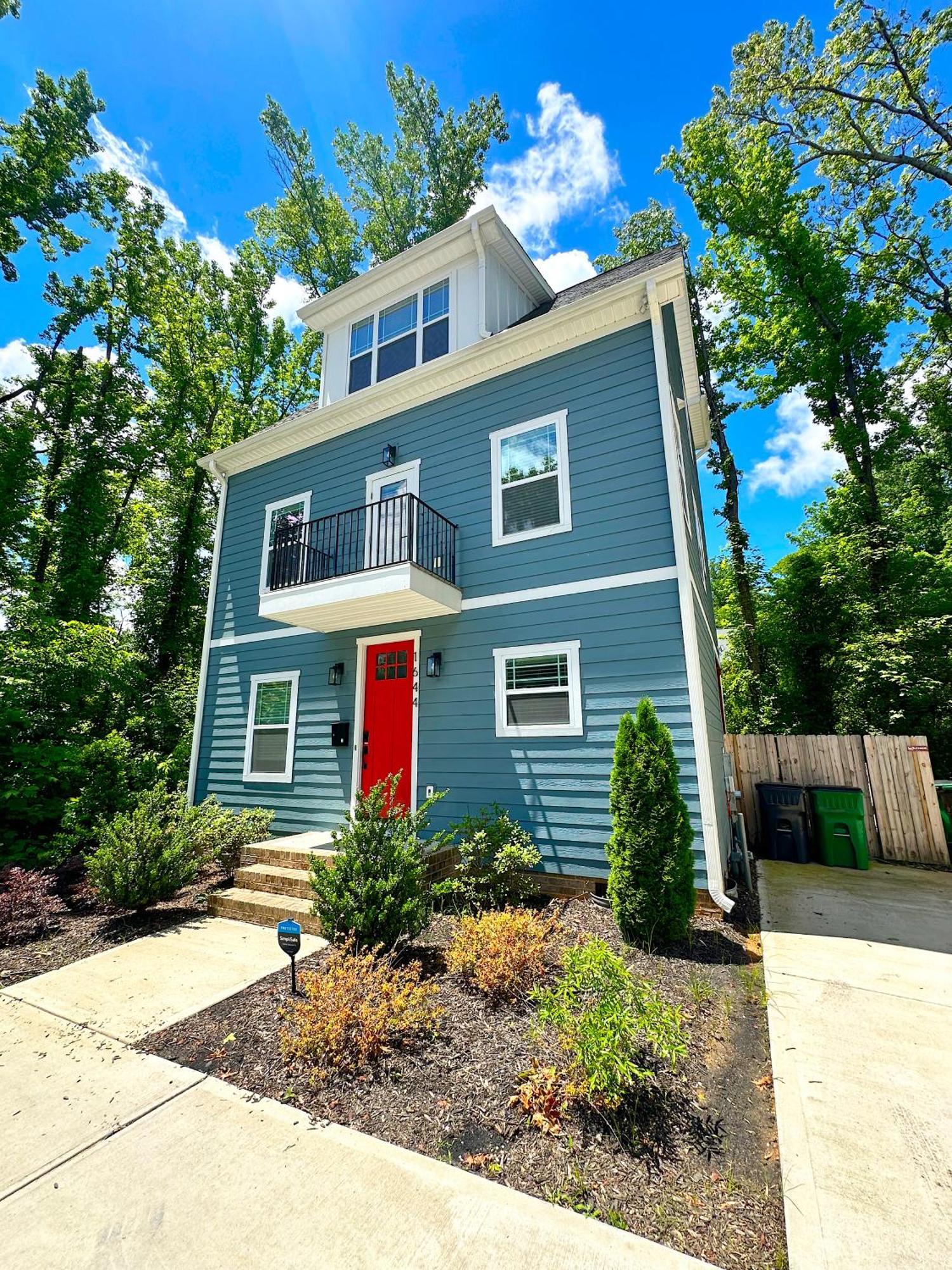 Luxury Living 3br/2.5ba Clt Holiday home *